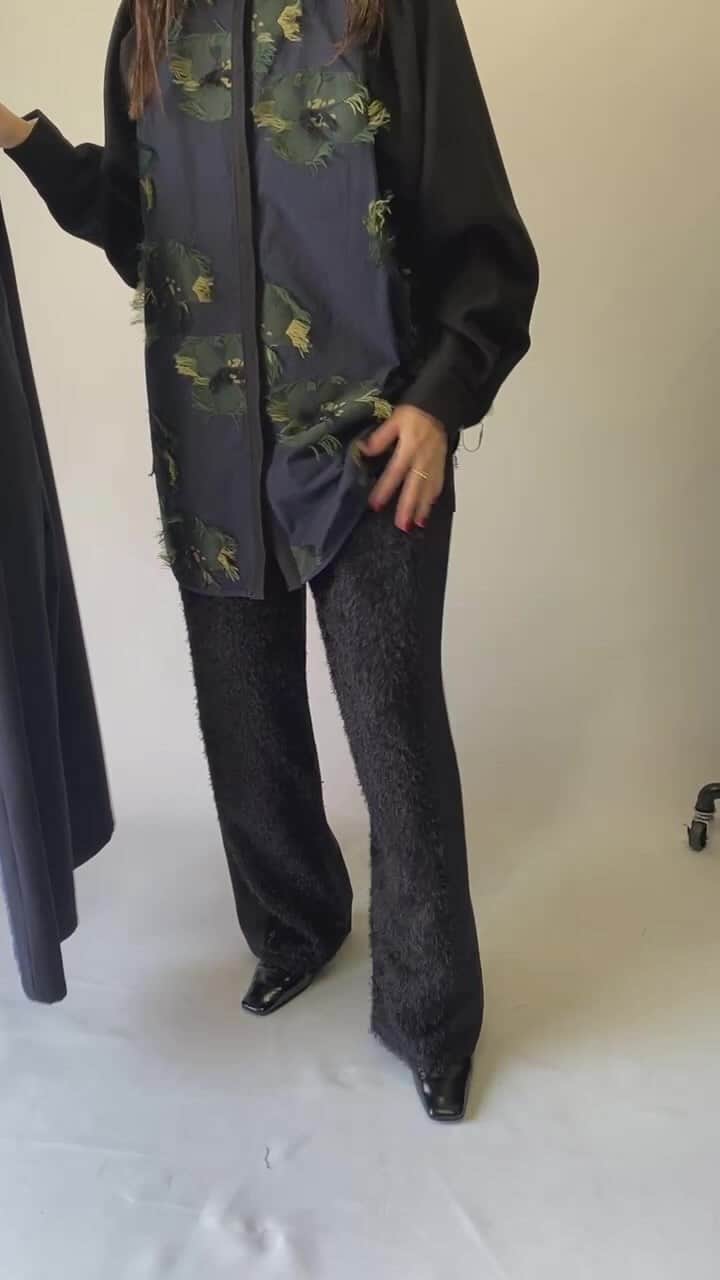のインスタグラム：「おすすめアイテムのご紹介  ● Cut  jacquard blouse ¥26,400(tax in) brown/navy/black  ● Moke moke easy pants ¥20,900(tax in) ivory/blue/black  ↓新作 itemもお得に買えるチャンスです♪ ●LINE友達追加しますと、オンラインストア限定のお得なクーポンもらえます♪ https://lin.ee/Cc44uMv  #kittle #kittleto  【𝗈𝗇𝗅𝗂𝗇𝖾 𝗌𝗍𝗈𝗋𝖾】 𝗁𝗍𝗍𝗉𝗌://𝗄𝗂𝗍𝗍𝗅𝖾𝗍𝗈.𝖼𝗈𝗆 𝖭𝖾𝗐 𝖺𝗋𝗋𝗂𝗏𝖺𝗅𝗌 →𝖤𝗏𝖾𝗋𝗒 𝖥𝗋𝗂𝖽𝖺𝗒 𝖯𝖬𝟩」