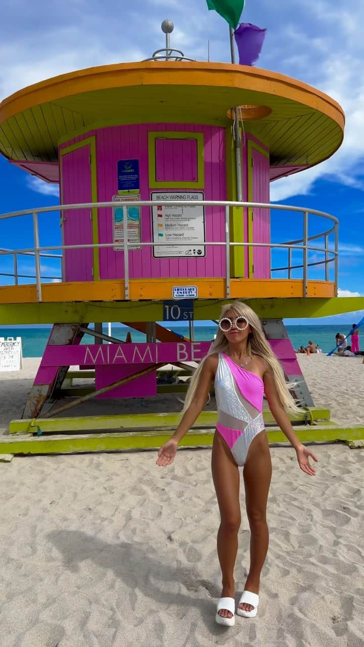やよさーんのインスタグラム：「. Barbie👩🏼🩷🩷🏖️🏖️ . . #miami #miamibeach #miamilife #florida #マイアミ #アメリカ #barbie #barbiestyle #barbiegirl #barbiefashion #barbielook #barbiemovie #barbieworld #pink #pinklover #bikinigirl #blonde #blondegirl #gal #style #ギャル #黒ギャル #ラテ肌ガール」