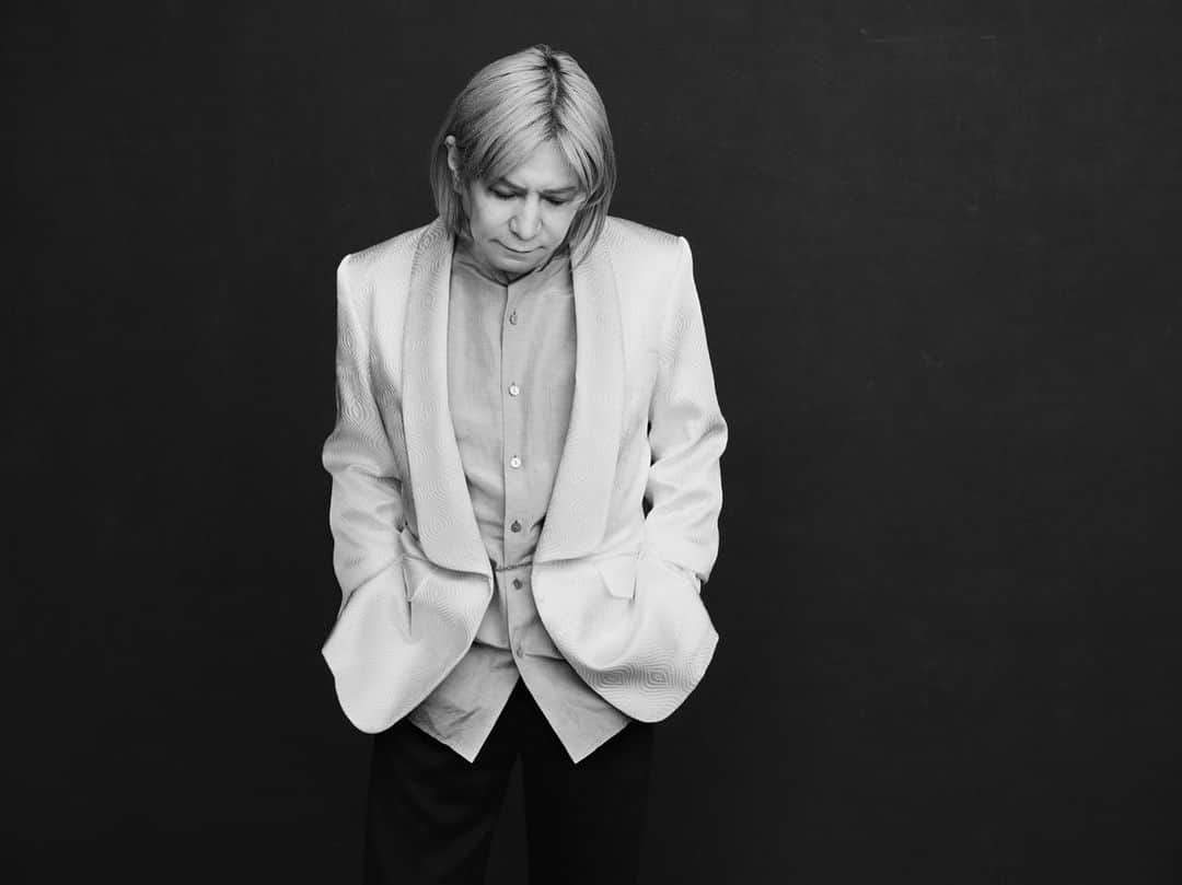 小室哲哉のインスタグラム：「junAshidaメゾン60周年 をコンセプトにしたコレクションの音楽を担当🎧 記念にポートレートまで撮っていただきました！」