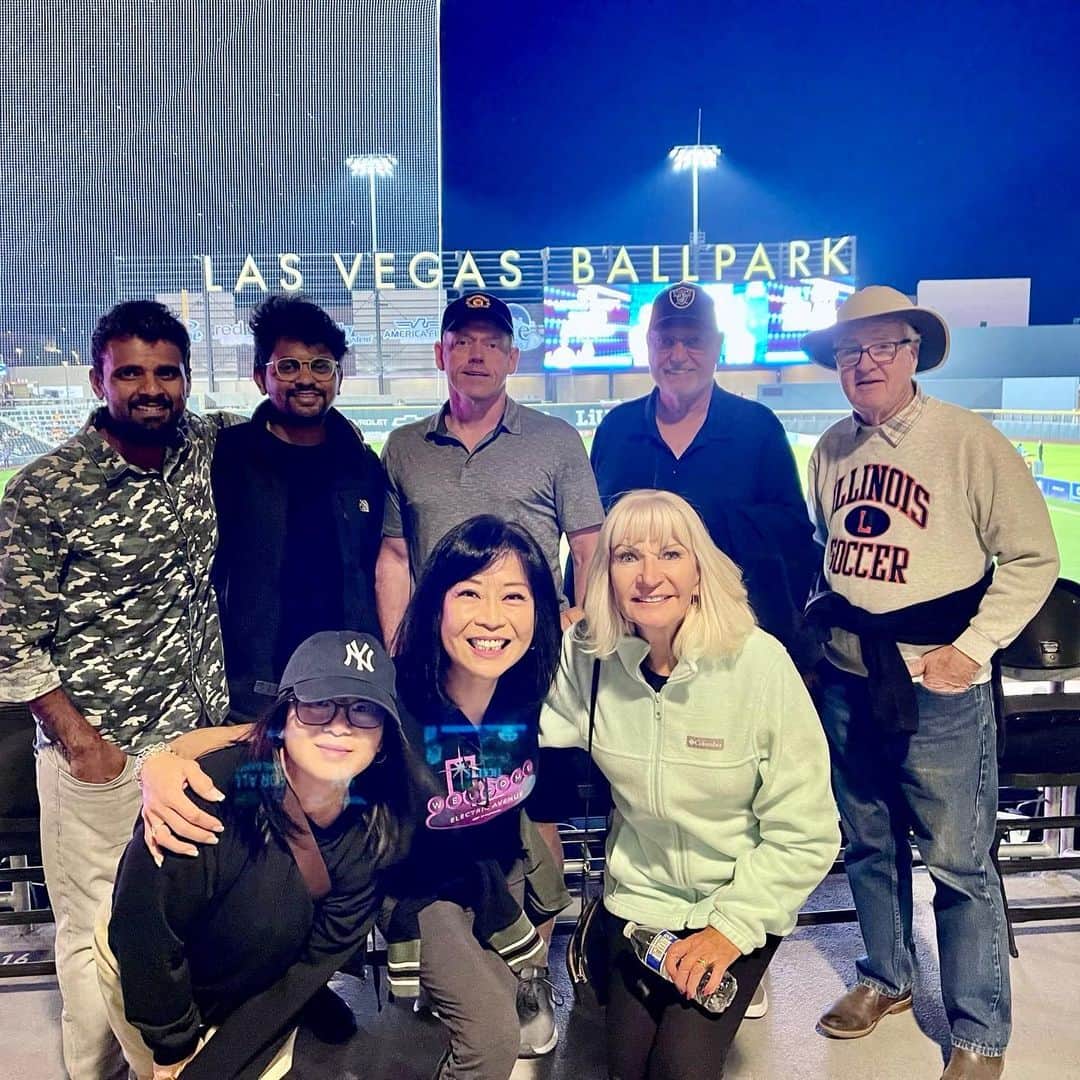 のインスタグラム：「Fun evening at the ball park!! ⚽️♥️🥳」
