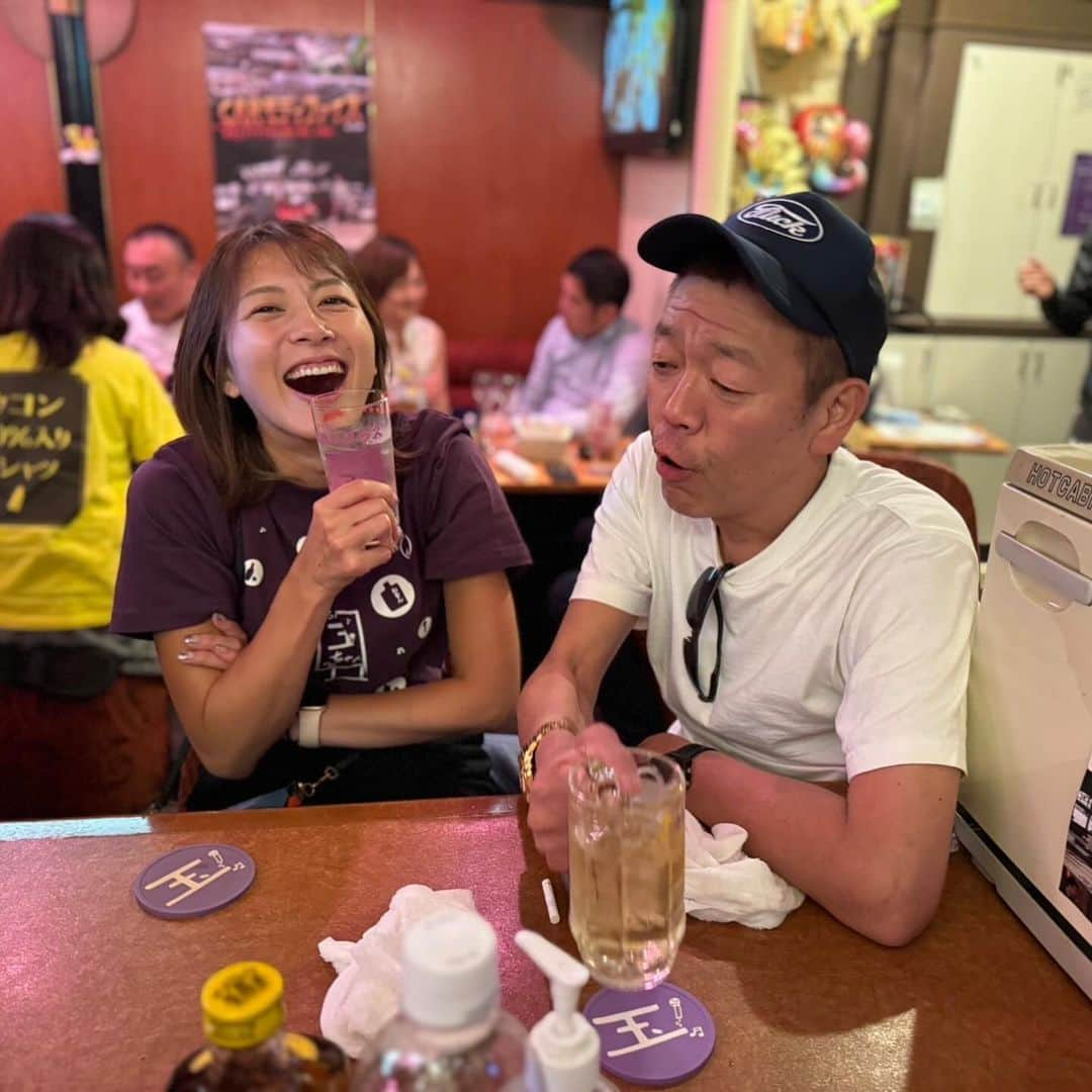 大島由香里のインスタグラム：「玉さんとしこたま飲んだ日 #玉袋筋太郎 #玉ちゃん #玉さん #スナック #スナック玉ちゃん #YouTube #撮影後 YouTubeでコラボさせてもらいました ご覧ください」