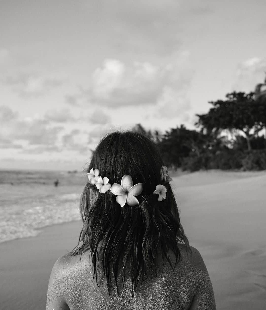 みきでりさんのインスタグラム写真 - (みきでりInstagram)「Hawaii, I am in love🖤🩶🤍 I made so many beautiful memories I'll never forget. 📍Sunset Beach, North Shore, Hawaii ㅤ ㅤㅤ ㅤ ㅤ ㅤ ㅤ ㅤ ㅤ ㅤ #hawaii #northshore #sunsetbeach #hawaiitrip #ハワイ #ハワイ旅行 #ノースショア #サンセットビーチ #モノトーン #モノクロ #blackandwhitephotography #xpro3」10月18日 13時47分 - mikidelicious