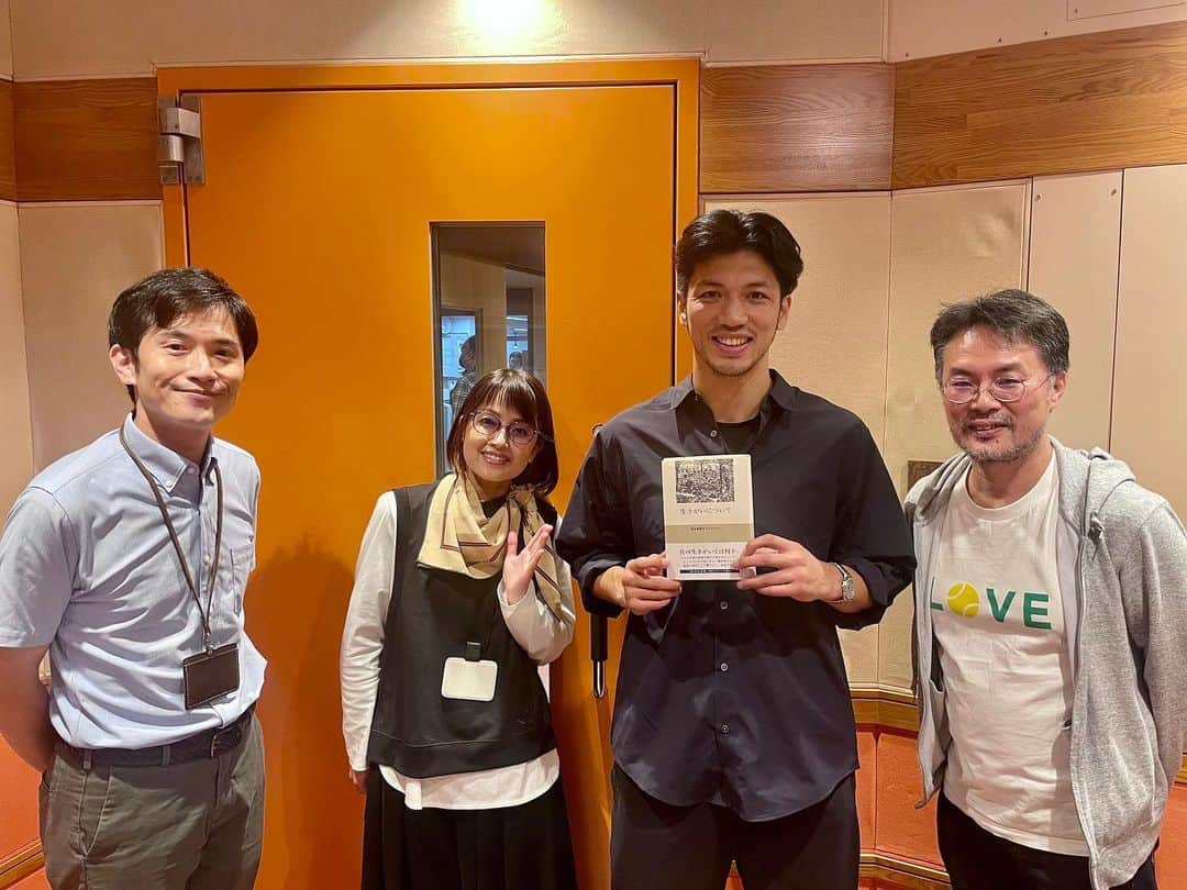 村田諒太のインスタグラム：「明日19日(木)22時よりNHKラジオ第１「NHKジャーナル」に出演させていただきます。 おすすめの本を紹介させて頂いています。遅い時間ですがよかったらお聞きください！ 広報事務局より」