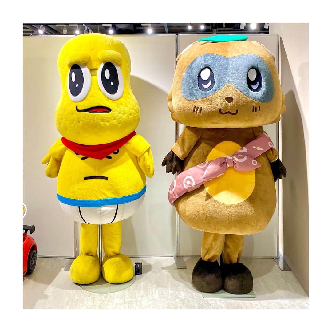 樋口楓のインスタグラム：「仕事の合間にぽこぴー展行ってきました🥜🍃  落書きもこっそり🙌笑 マジで人多かった！！！ ガチで老若男女いた！！  #ぽこぴー展  #甲賀流忍者ぽんぽこ  #オシャレになりたいピーナッツくん  #vtuber」
