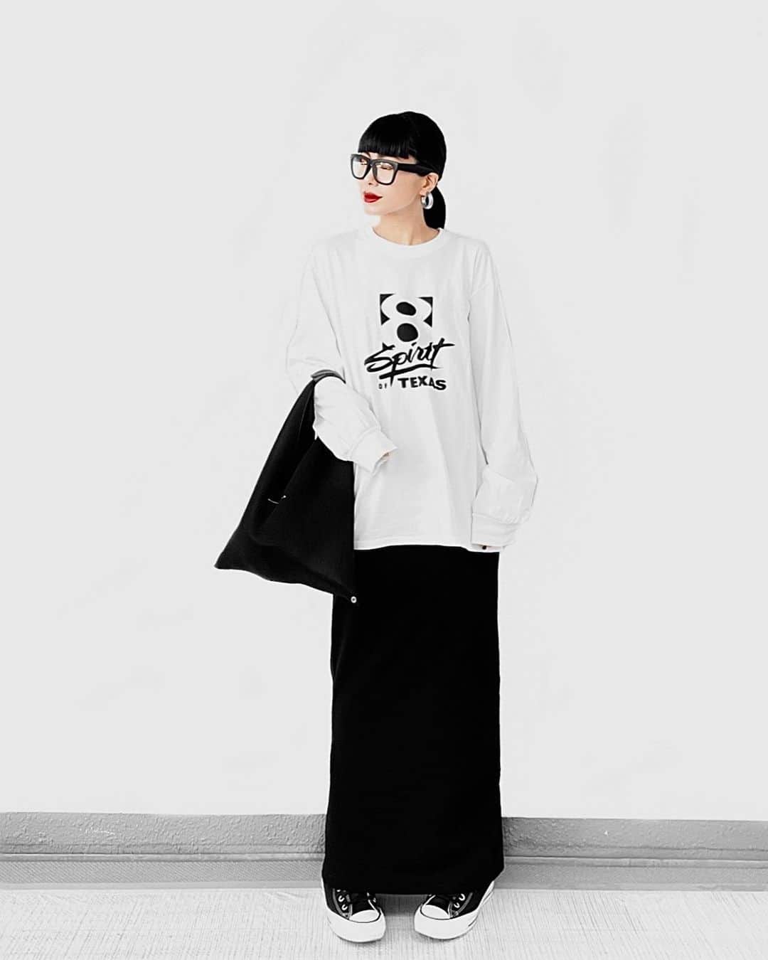 lve_xxxxのインスタグラム：「. . 🎱🐝♾️  Eight Tee  今時期使いやすくて、こればっか着ちゃう笑  eighterさんがGETしたよ！って 連絡くださったりしてて、嬉しい☺️  POPUPでもeighterさんが ご購入下さり🙏💚  こちら、私的に勝手に 全然eighterに捧げてます！←  これにジャケット羽織りたいんよ。 はよ、羽織り必須なって？  (世間様は着てますけどね 爆)  .」