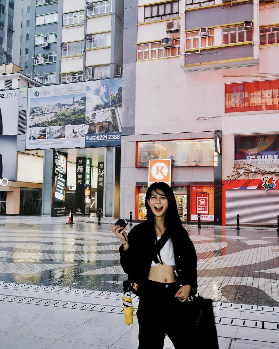 白癡公主さんのインスタグラム写真 - (白癡公主Instagram)「香港怎麼開始下起雨了呢」10月18日 14時16分 - 87acup