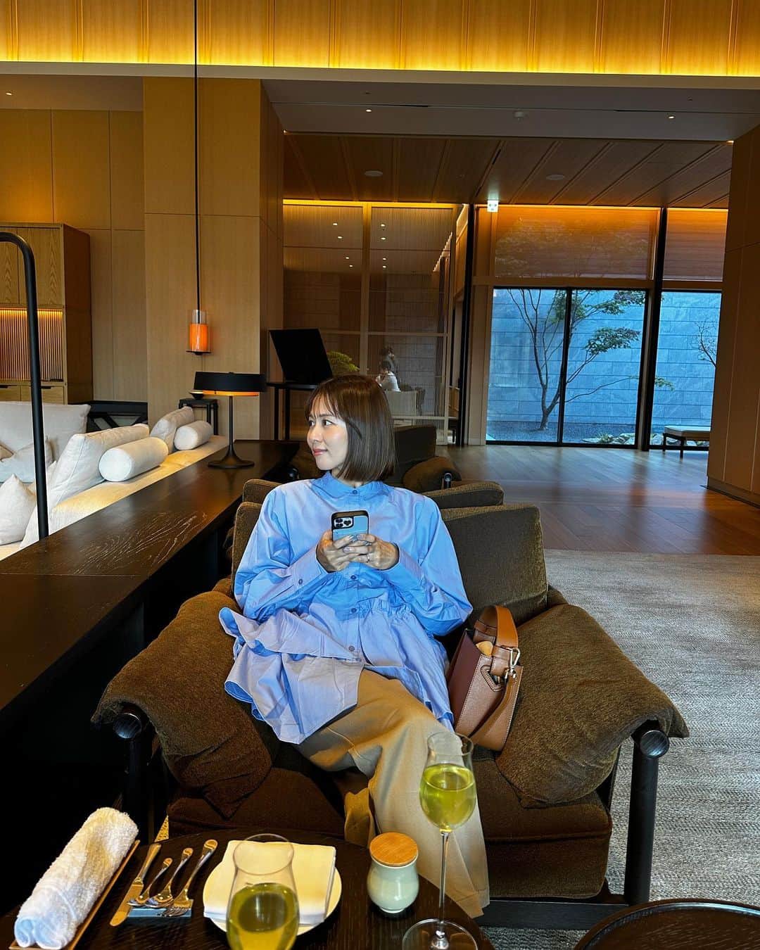安藤絵里菜さんのインスタグラム写真 - (安藤絵里菜Instagram)「・ 秋の遠足🚗🍂  今月2度目の日光に。  紅葉もすこーーしだけ始まっていました🍁 見頃ピークの時は、いろは坂を登るだけで車で数時間かかるそう😂 （通常25分くらい）  今月別件でもう一度栃木へ。 最近栃木県とご縁があります🐒✨  #日光#日光カフェ#栃木県#男体山#中禅寺湖#日光ランチ#茨城県民ですがw」10月18日 14時21分 - andoerina_official