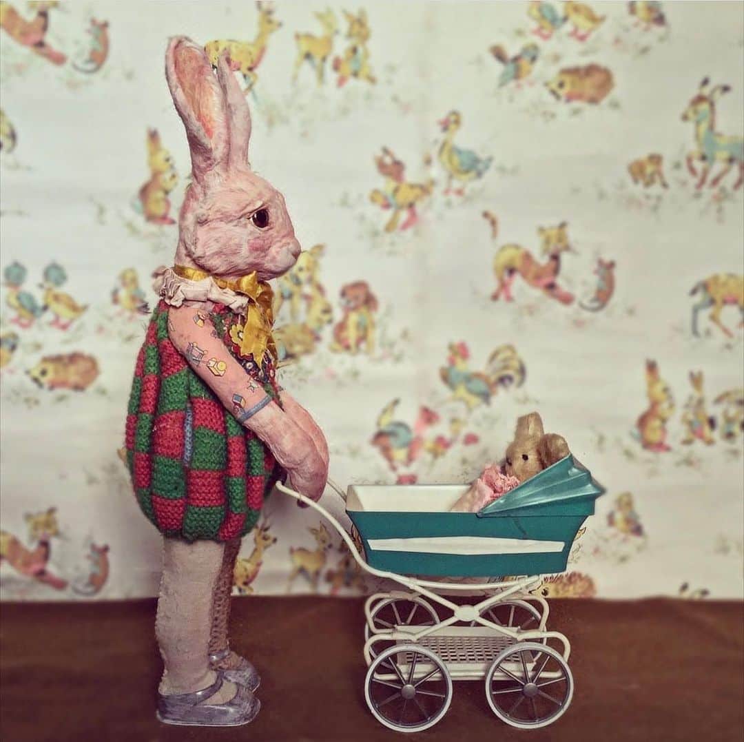 クリスティーナローデのインスタグラム：「Motherhood 🐇」