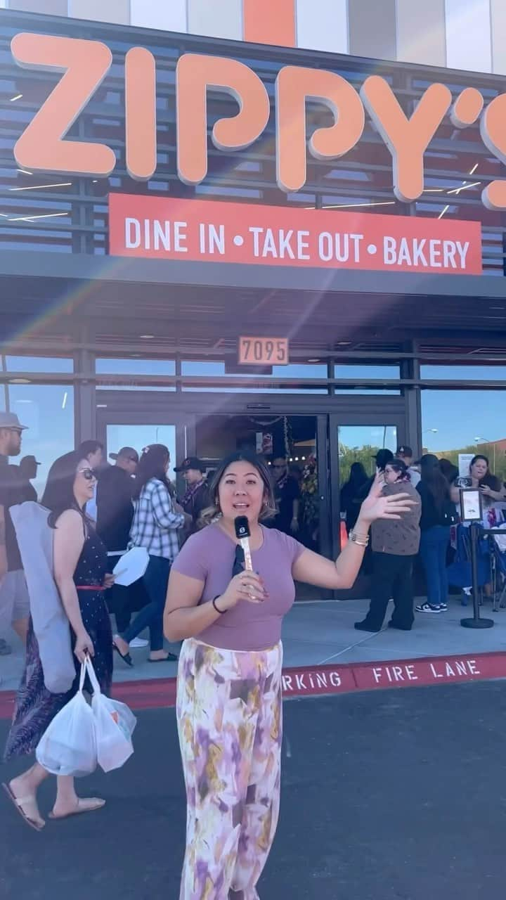 Zippy's Restaurantsのインスタグラム：「it’s been one week since @zippys Las Vegas opened! yes- it took me THAT long to recover :/  • • • #hawaii #zippys #vegas #radio #pop1019hawaii」