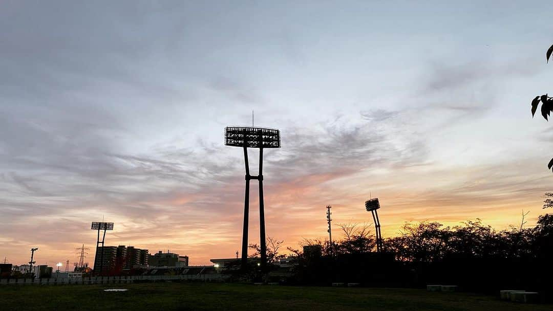 角田陽一郎さんのインスタグラム写真 - (角田陽一郎Instagram)「みんなすごいな。 僕はもう無理だな。 そこんとこから、脱落（or堕落or脱出or脱走)します。  #角田陽一郎 #今日の陽気 #plan36 #人生はロケとロケハンである #複合人文学 #compositehumanities #おやすみなさい」10月19日 1時12分 - kakuichi44