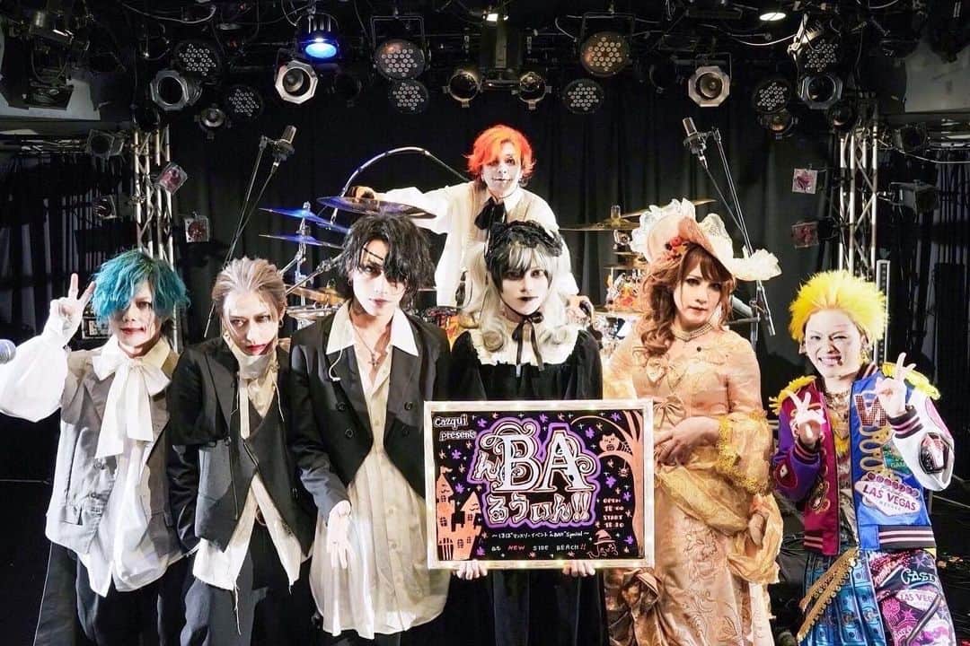 HIZAKIのインスタグラム：「本日はシークレットゲストで出てきました〜。 Cazqui presents  「んBAろうぃん！」  #HIZAKI」