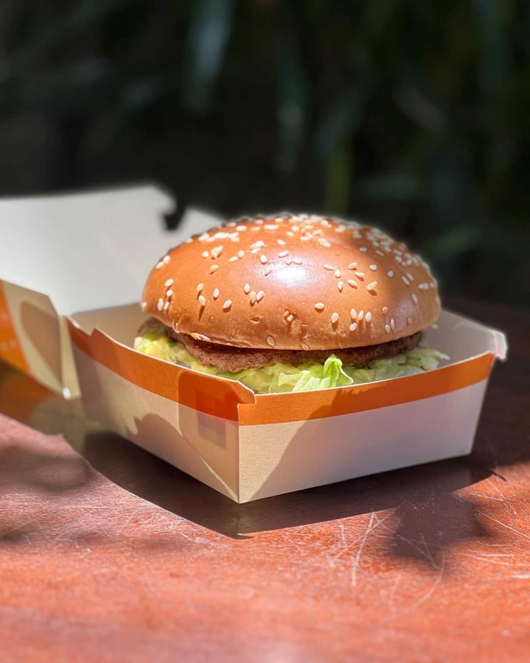 McDonald's Philippinesのインスタグラム：「Damay-damay na ‘to. 🤪 Tag your third @ for a Big Mac! 👀   📸 : @allaboutreco」