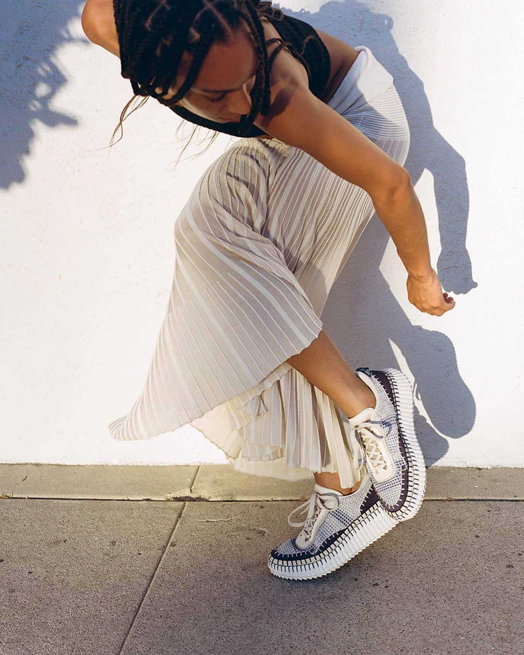 Chloéさんのインスタグラム写真 - (ChloéInstagram)「The Nama sneaker family grows with the introduction of the leather edition in brilliant white as well as new colour variations of the classic style including ‘cosmic blue’.   The leather Nama sneaker is available on Chloe.com.   Photographed by @maxfarago​」10月19日 0時00分 - chloe