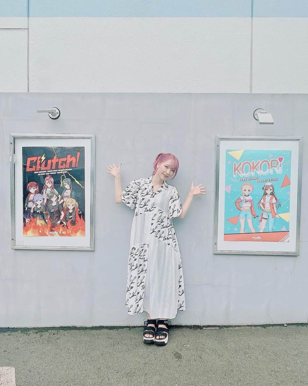 朝日奈丸佳さんのインスタグラム写真 - (朝日奈丸佳Instagram)「このあと0:00〜  「ハチサマ Clutch！ ROCK LIVE in 横浜」 リピート放送だそうです⚡️⚡️  楽しかったよね〜〜〜〜！ リハの時のワンピース姿でパシャリ📸   #八月のシンデレラナイン  #1000club」10月18日 23時53分 - madoka_maru_hina