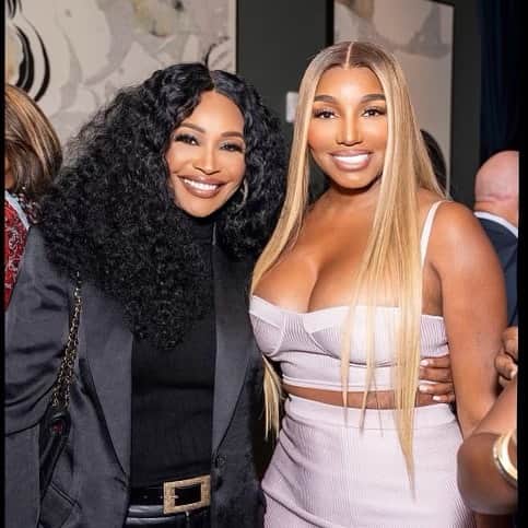 ネネ・リークスのインスタグラム：「Listen chile…I told y’all I stepped out the other nite and bumped into several other people but what I didn’t tell you is that I bumped into The Cynthia Bailey hunni.  When I tell you I had to read her down☝🏾  No No No really, y’all know I can’t hold a grudge for too long! we literally laughed our asses off! I am talking burst out loud ghetto laughter hunni 🤣🤣  @cynthiabailey」