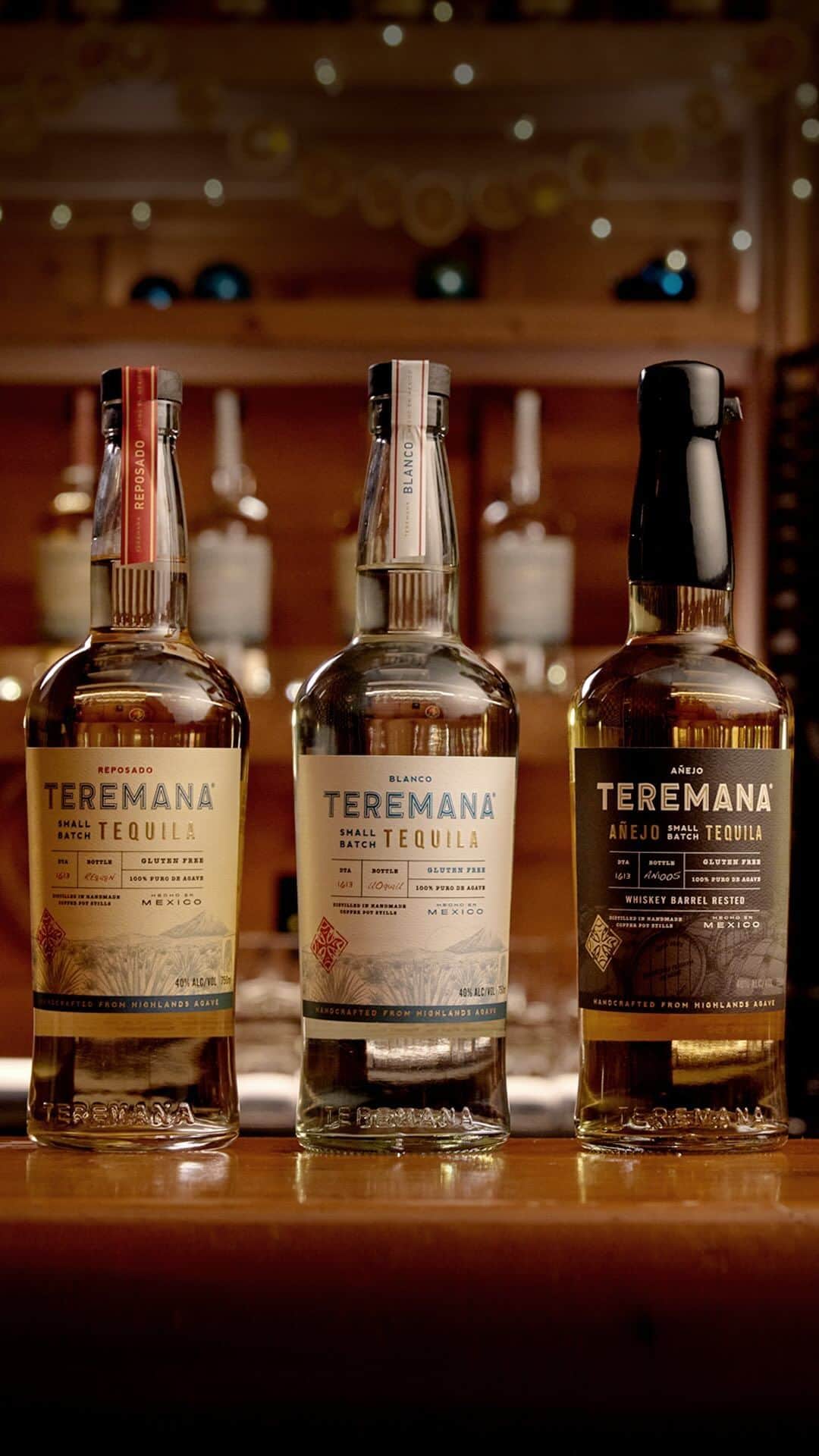 ドウェイン・ジョンソンのインスタグラム：「Join us in raising a glass to our incredible @Teremana Mana Ohana family of bartenders and hospitality workers across the country 🇺🇸🥃🙏🏾  We’re proud to announce our ‘Mana for a Cause’ program, which helps those hard-working people and shows our endless gratitude for everything they do.   @Teremana will donate $250,000 to @AnotherRoundAnotherRally, a nonprofit that supplies emergency assistance and education resources to bar and restauraunt workers across America 🇺🇸  JOIN US in raising a @Teremana toast 🥃 to our favorite bartenders by visiting ManaForACause.com (link in bio) and finding a location near you to enjoy a Teremana cocktail. Be sure to tag @Teremana in all your posts.  SALUD to our Mana Ohana bartenders and restaurant workers across our great nation 🥃🇺🇸👏🏾   #ManaForACause  #TeremanaTequila  #TequilaOfThePeople」