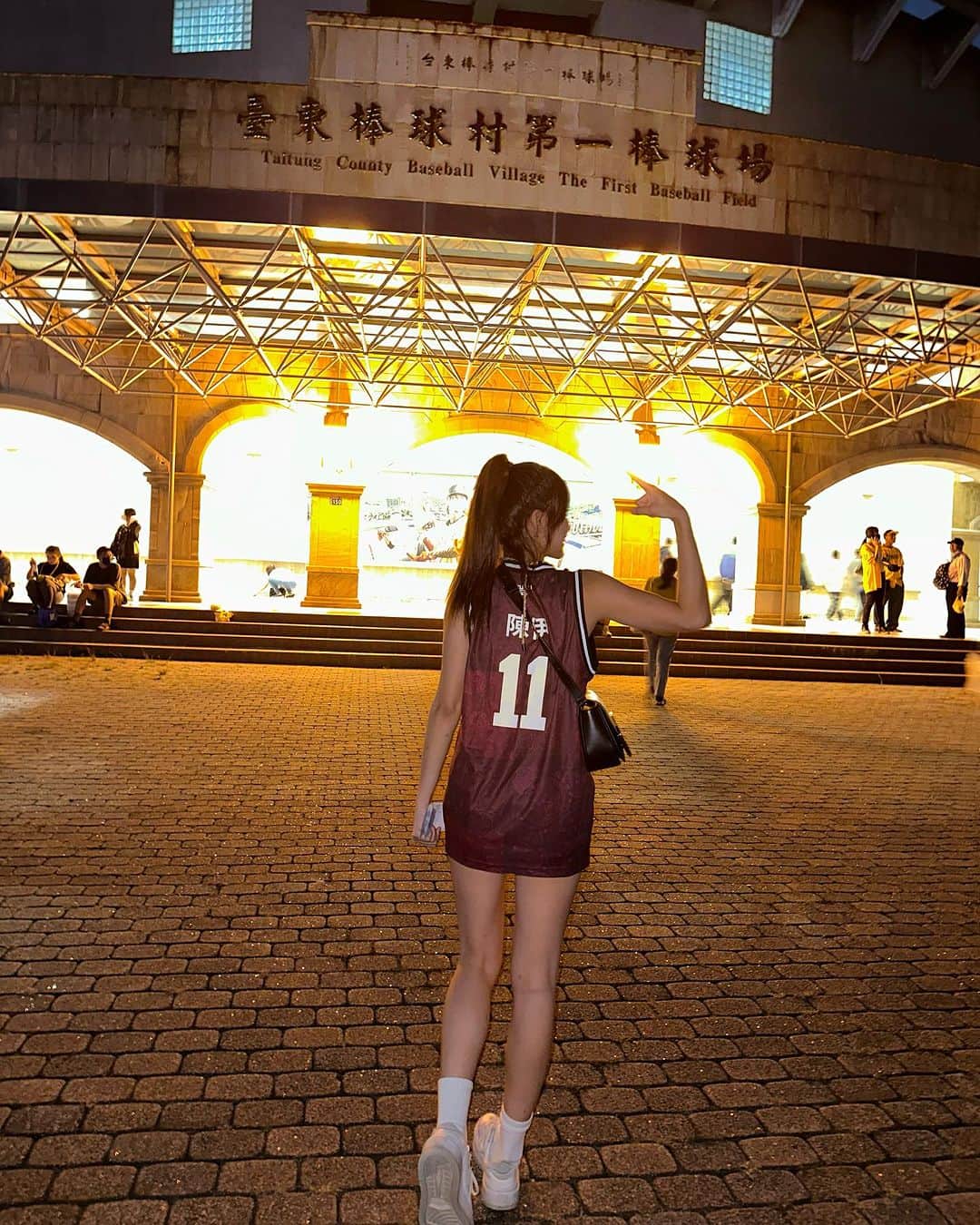 陳伊のインスタグラム：「台東棒球場解鎖 ✅ 伊個衝動 就衝來台東了✌🏻 行動派就是我～～～～ 明天還有一場 繼續幫樂天桃猿加油💪🏻💪🏻💪🏻💪🏻 桃猿男兒你們可以的！」