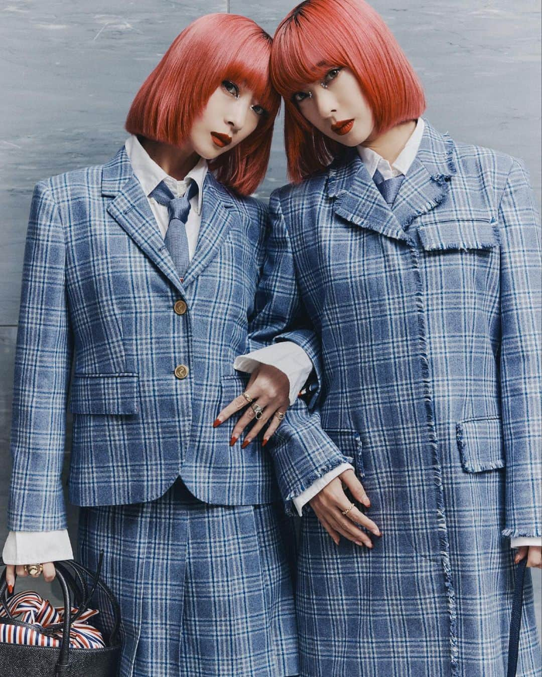 AYAのインスタグラム：「Thombrowne20周年❣️ 青山店は10周年❤️ 青山店ではアーカイブルックも見る事が出来ます✨ ブランドの歴史や世界観を堪能させて頂きました。  @thombrowne #thombrowne20 #thombrowne #トムブラウン #pr」