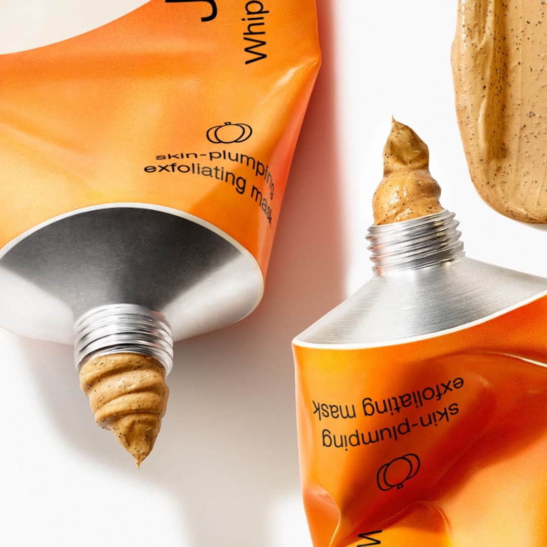 ジョジー・マランのインスタグラム：「Introducing Pumpkin Enzyme Face Mask! 🎃 If you love Pineapple Mask consider this your newest crush. 😍 Pumpkin Mask delivers double-duty resurfacing power to plump, brighten and firm in one shot with the help of Mama Nature’s favorite enzymatic peel — pumpkin extract.  Come take a closer look as we go LIVE today with Josie at 12pm PST | 3pm EST! Everyone who purchases through our LIVE is also getting something extra special with their order! You won’t want to miss it. ✨」