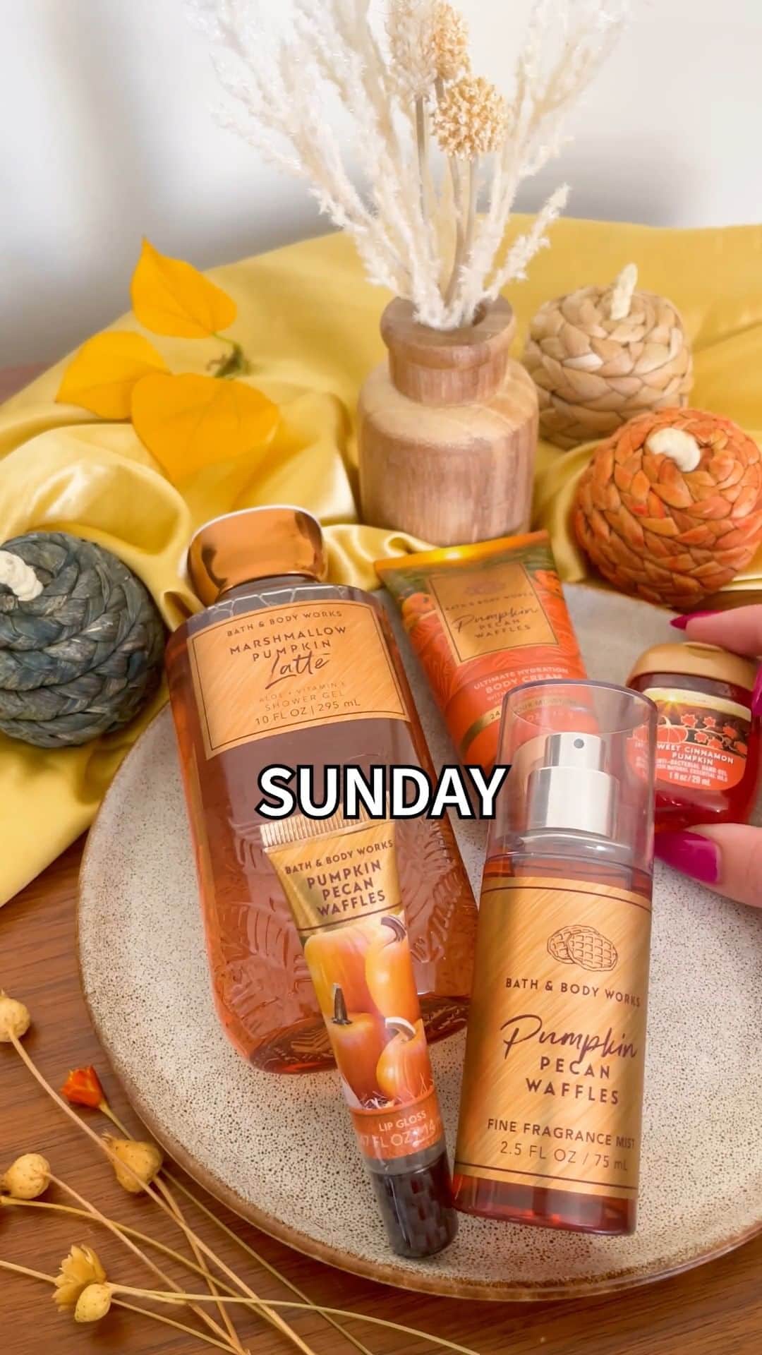 Bath & Body Worksのインスタグラム：「It’s not a glitch! ✨  The seasons are changing and we're switching up our routine with luxe Luminous! 💖 Drop the fragrance you're wearing in the comments! ⤵」