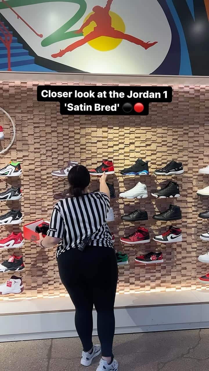 Foot Lockerのインスタグラム：「How y'all feel about the material switch up on the women's Jordan 1 'Satin Bred?' 🤔」