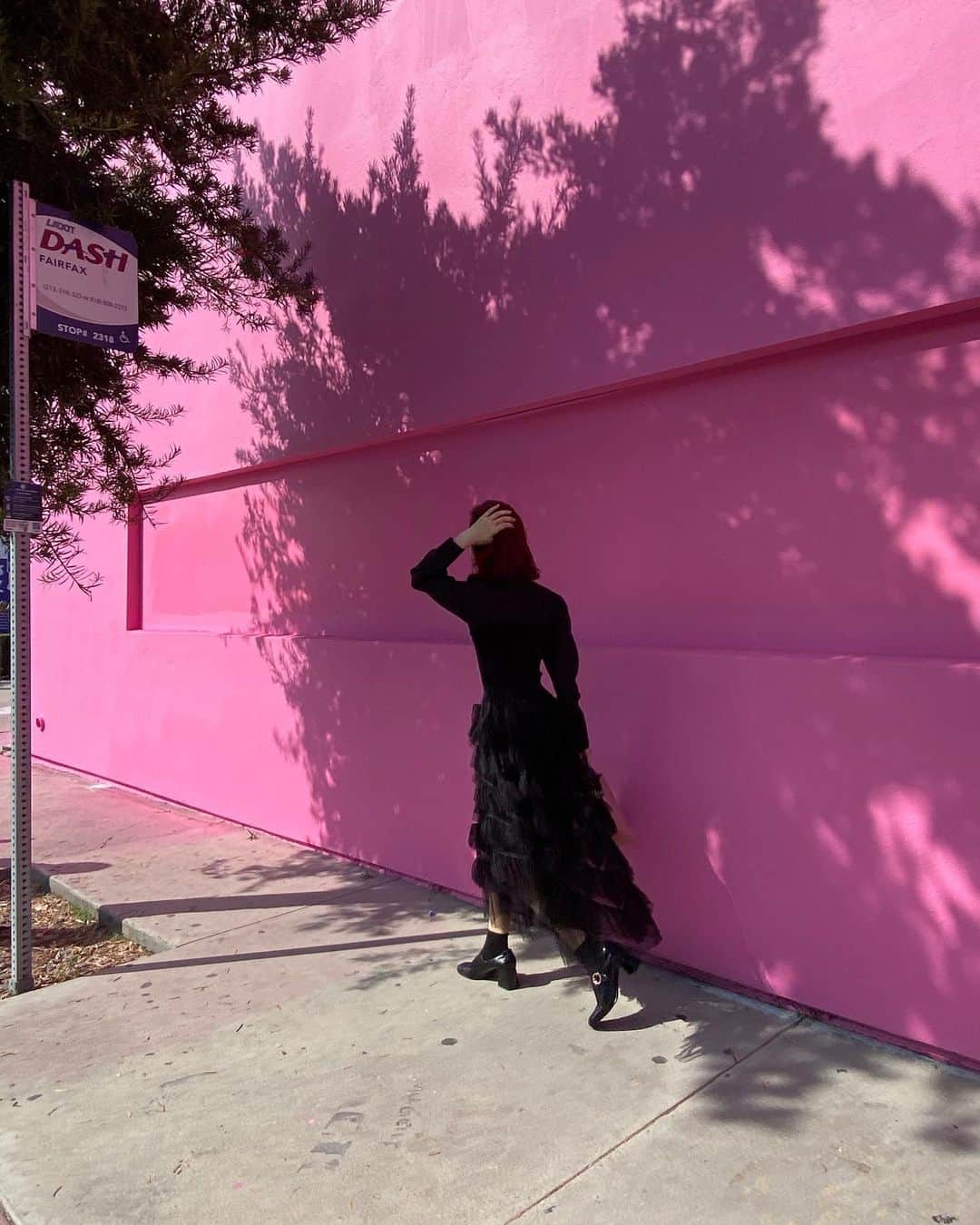 飯窪春菜さんのインスタグラム写真 - (飯窪春菜Instagram)「🩷  Melrose Aveは可愛いお店がいっぱいで歩いていてとっても楽しかったです☺️💓  サングラスと日傘が必須🕶️  #la #melrose」10月19日 0時38分 - harunaiikubo_official
