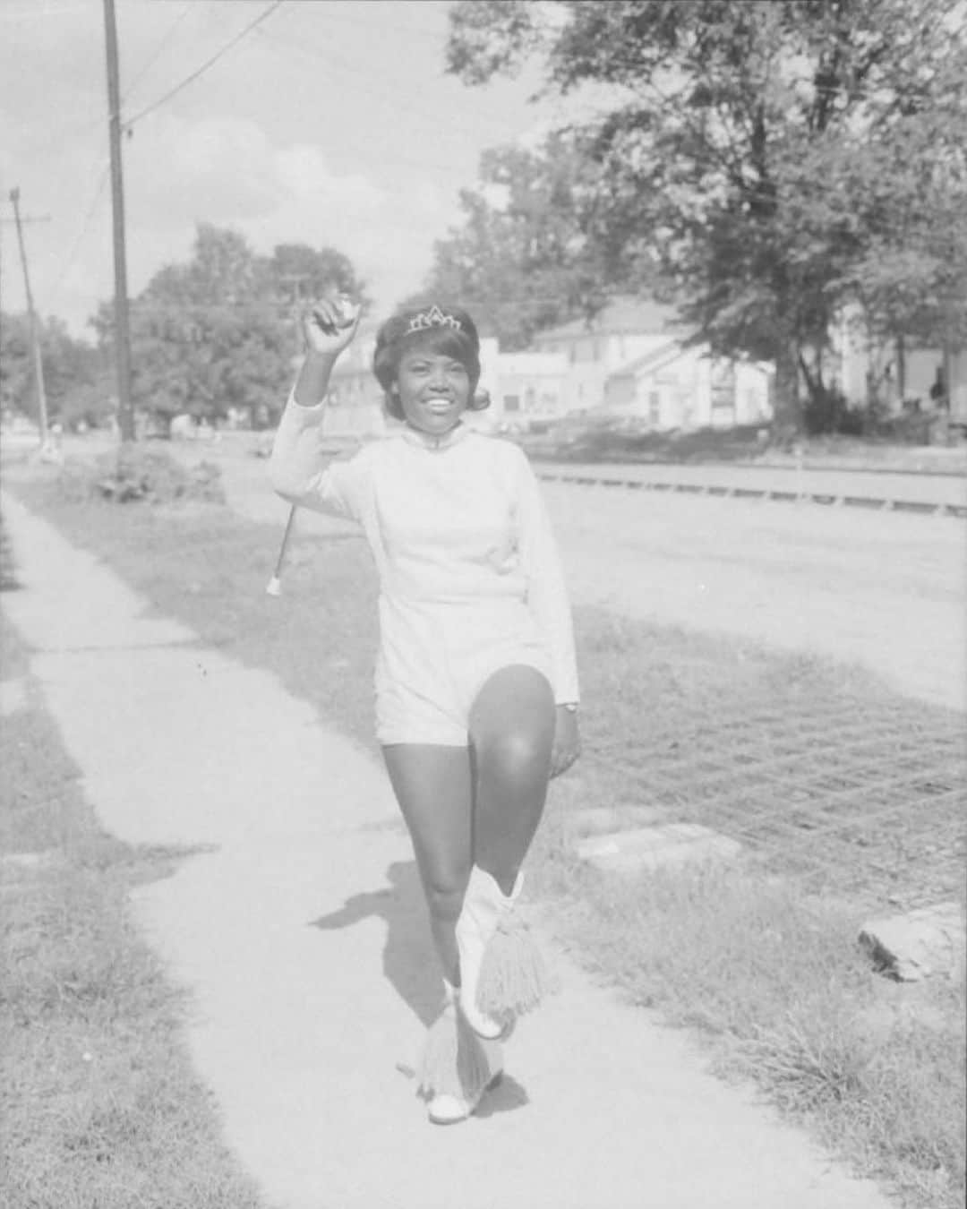 スミソニアン博物館のインスタグラム：「Parades, dances, the “big game.” What’s your favorite homecoming memory?   Rev. Henry Clay Anderson was a photographer who captured the everyday life of Black Americans in the middle-class African American community of Greenville, Mississippi. These three photographs taken by Anderson depict teenage life from 1948 to the 1970s.   Our @nmaahc is home to more than 5,000 images taken by Anderson in the mid-20th century South, capturing everything from weddings to funerals and much of life in-between.   🎉: “Outdoor Photo of a Girl Standing Holding a Baton, Coleman High School”   💃 🕺: “Indoor Portrait of a Boy and Girl Dancing at Coleman High School”   🏈: “Outdoor Photo of Two Boys Sitting on a Bench, Vocational School Football”」