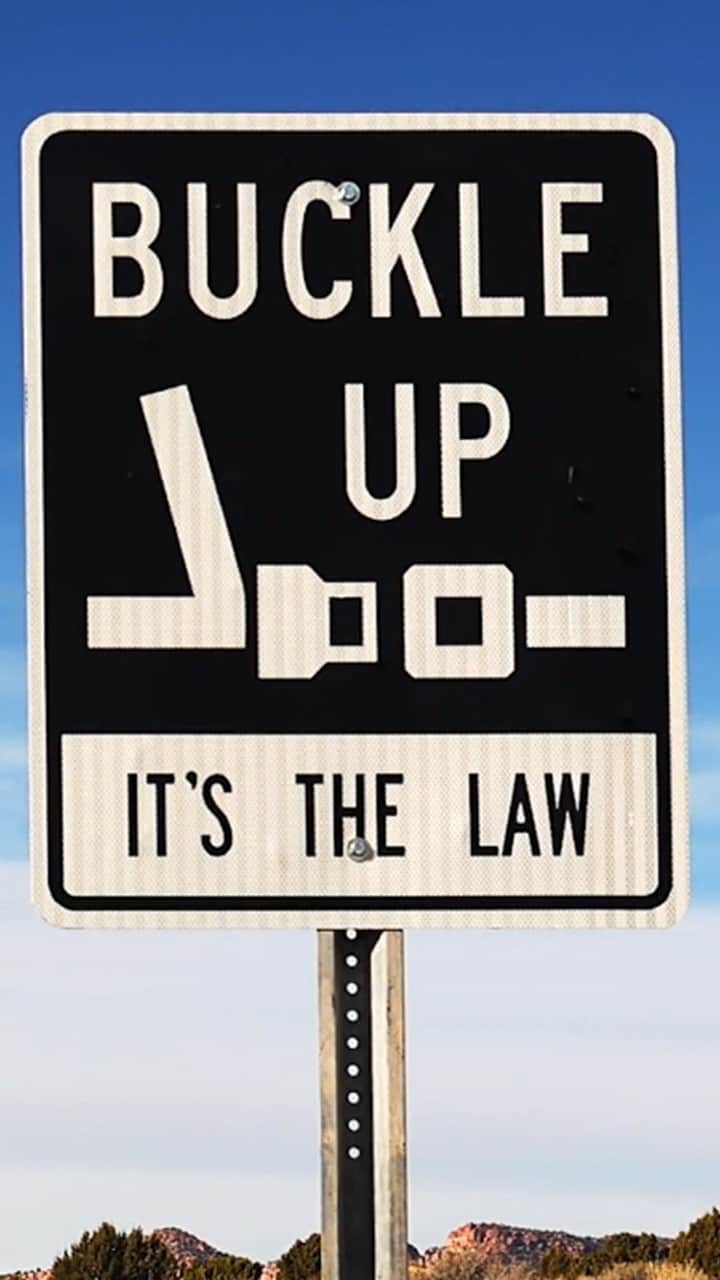 のインスタグラム：「Remember to buckle up! Seatbelts are important whether you’re in the front or back seat.   #TeenDriverSafetyWeek」