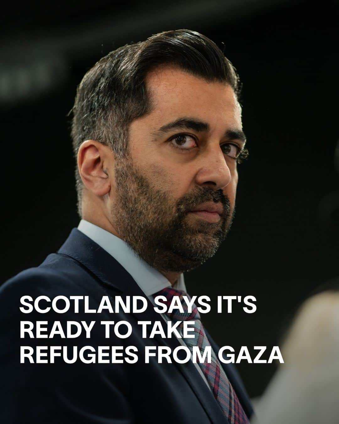 VICEのインスタグラム：「The First Minister of Scotland, Humza Yousaf, has announced his country is ready to offer asylum to the people of Gaza, making Scotland one of the first countries to welcome Palestinian refugees. ⁠ ⁠ "We have welcomed those from Syria, from Ukraine, and many other countries, and we must do so again," said Yousaf. “Scotland is willing to be the first country in the UK to offer safety and sanctuary to those who are caught up in these terrible attacks," he added.⁠ ⁠ He also called upon the international community to "commit to a worldwide refugee programme" for the one million people displaced within Gaza. ⁠ ⁠ "My brother-in-law is a doctor in Gaza," he said. "When we can get through to him on the phone, he tells of the scenes of absolute carnage. Hospitals are running out of medical supplies, doctors, and nurses having to make the most difficult decision of all: who to treat and who to let die. That can't be allowed, not in this day and age.”」