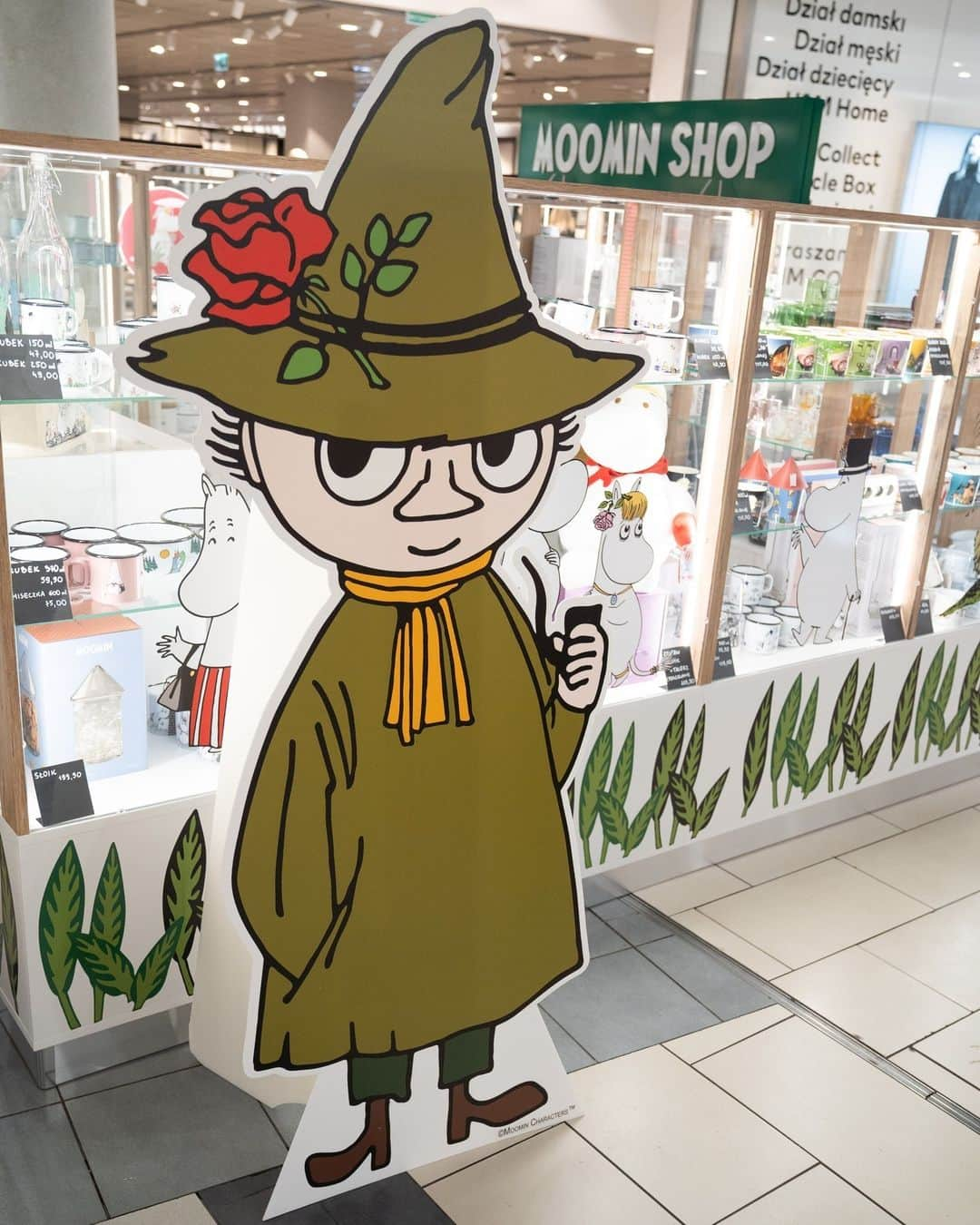 ムーミンのインスタグラム：「Cześć Polsko! 👋🇵🇱  A long-awaited Moomin Shop has opened in Krakow! Stop by and explore beautiful Moomin products and perhaps take a trip down memory lane… ❤️  Where should the next pop-up open? 🤔  Tag along the adventure, and make sure to follow @moominpoland for more! 😎 #moominshop」