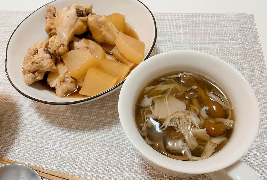 山崎桃子さんのインスタグラム写真 - (山崎桃子Instagram)「PR : @supponkazoku_official 様の すっぽんきのこスープを 夕飯のお供に堪能しました🐢 とっても美味しくて優しい味がした！笑 きのこ好きには堪らない 10種類もきのこがたっぷり入っていて お腹も膨れるから減量にもぴったり☝️ 栄養もたっぷりでオススメです！  #通販グルメ  #すっぽん家族  #すっぽん料理  #スッポン」10月19日 0時58分 - momochan0910