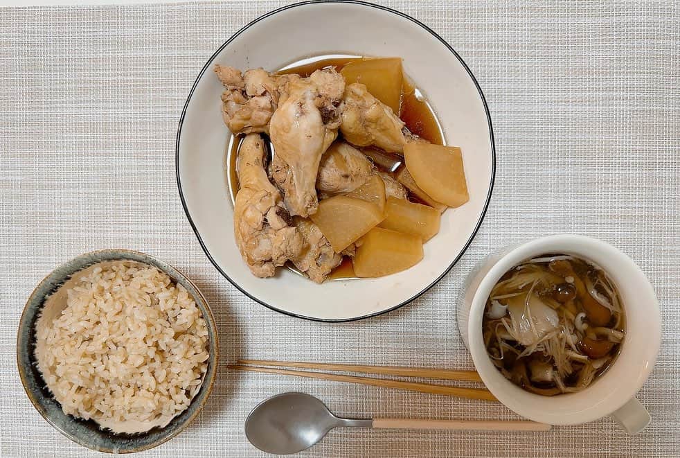 山崎桃子のインスタグラム：「PR : @supponkazoku_official 様の すっぽんきのこスープを 夕飯のお供に堪能しました🐢 とっても美味しくて優しい味がした！笑 きのこ好きには堪らない 10種類もきのこがたっぷり入っていて お腹も膨れるから減量にもぴったり☝️ 栄養もたっぷりでオススメです！  #通販グルメ  #すっぽん家族  #すっぽん料理  #スッポン」