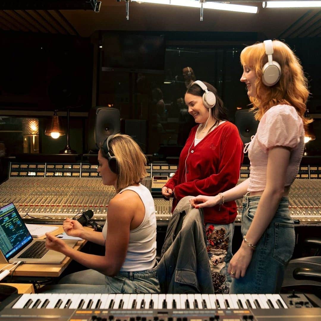 BOSEのインスタグラム：「One epic track created in three hours, by three women. @annemarie @jenndecilveo @meglewismusic   #TurnTheDial is a commitment to helping music be all that it can be by increasing the number of producers of all genders—not just men. Bose, @porsche, and @sheisthemusic invite aspiring talent of all marginalized genders to share work with the Bose x She Is The Music Sound Is Power Impact Board—a group of industry leaders dedicated to reviewing new music from underrepresented voices.  Learn more at the link in bio. #SoundIsPower」