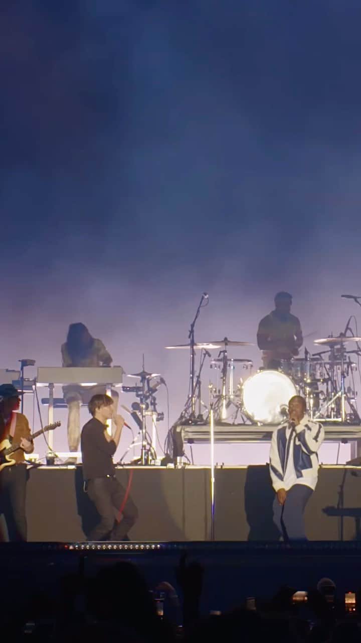 フェニックスのインスタグラム：「Thank you again @kingpush for joining us on stage this summer at @welovegreen to perform ‘All Eyes On Me’ together! Stream the new song and watch the full video now in link in bio」