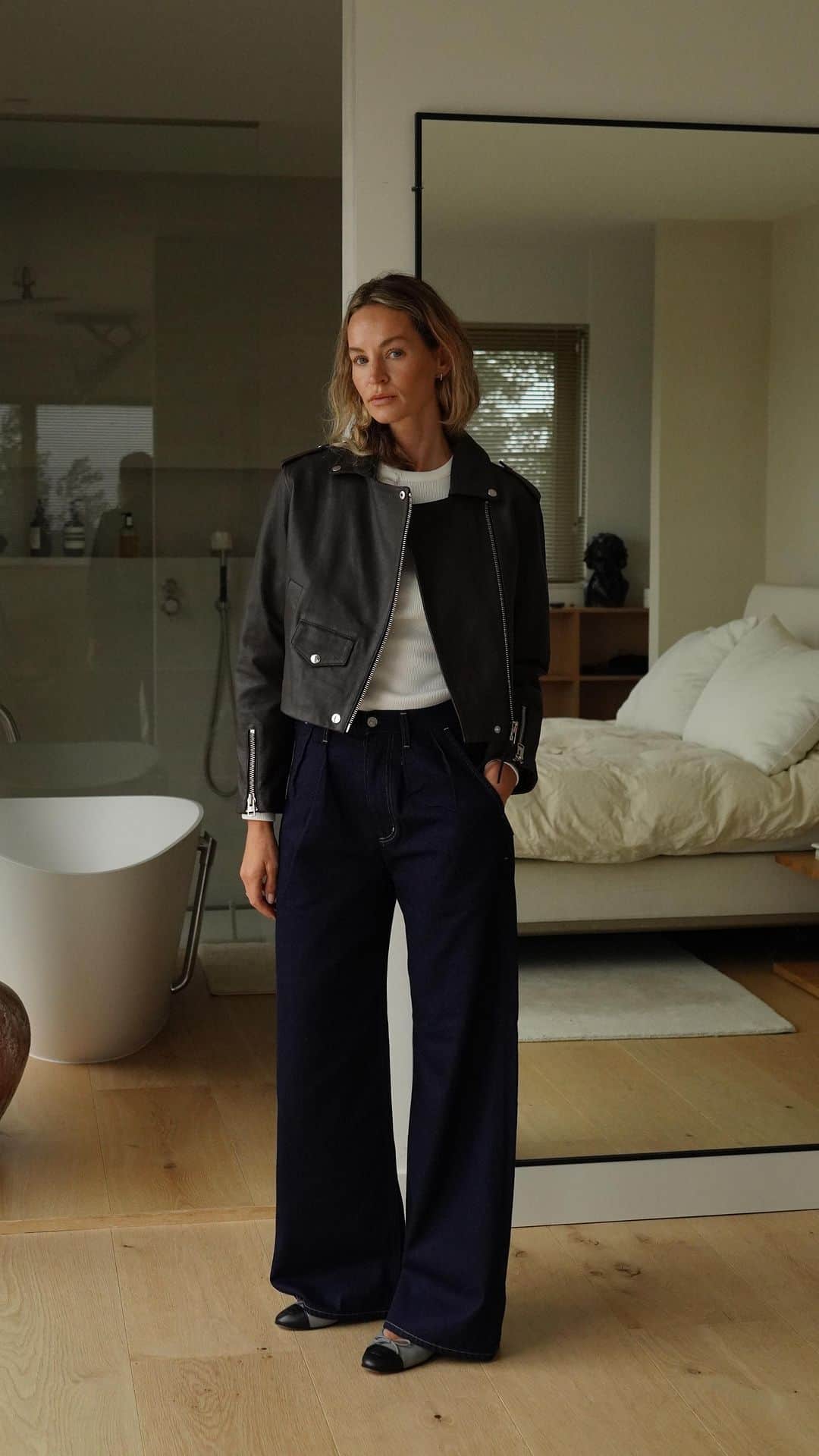 のインスタグラム：「Here’s how to style trousers; the trend everyone is shopping this season.」