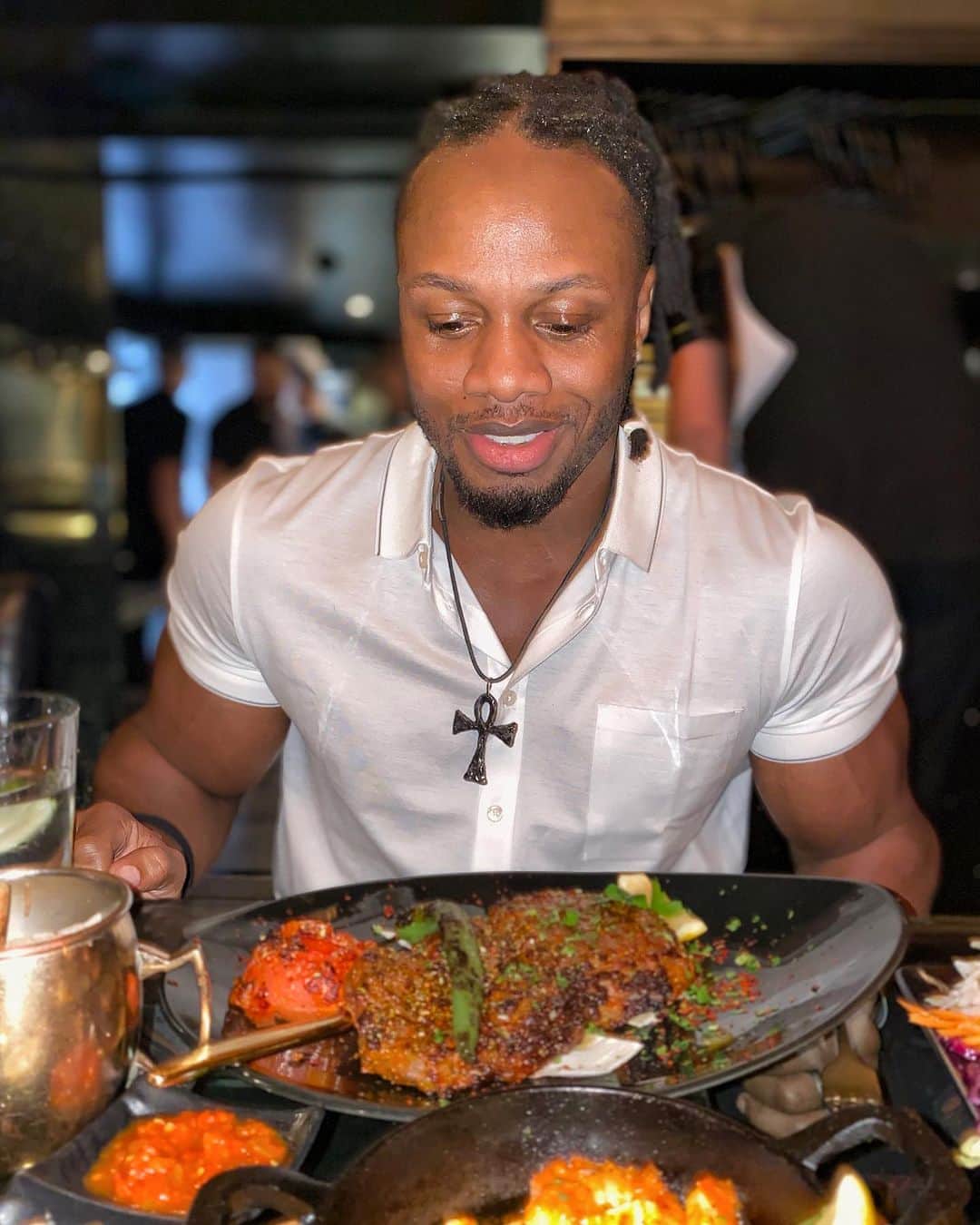 Ulissesworldさんのインスタグラム写真 - (UlissesworldInstagram)「🍽️ Yes you can eat like this and still get the results you want 💪🏾  Eating out doesn't have to be a hurdle on your journey to a healthier you. With the innovative Dine Out feature, you can now indulge in your favorite meals without derailing your nutrition goals. 📊🎯  It's all about balance, and the I am dedicated app is here to help you. Whether you're enjoying a slice of pizza with friends or savoring a fresh salad, our Dine Out feature keeps you in control of your macros and calories. 📲👨‍🍳  Remember, dining out can be a delightful part of your health and fitness journey too!」10月19日 1時00分 - ulissesworld