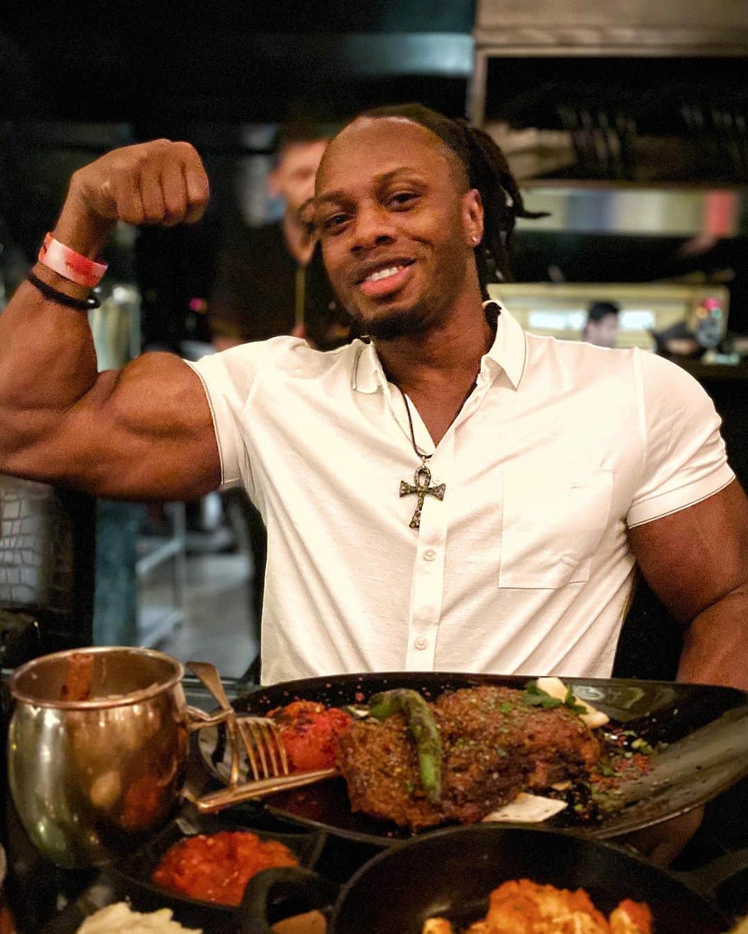 のインスタグラム：「🍽️ Yes you can eat like this and still get the results you want 💪🏾  Eating out doesn't have to be a hurdle on your journey to a healthier you. With the innovative Dine Out feature, you can now indulge in your favorite meals without derailing your nutrition goals. 📊🎯  It's all about balance, and the I am dedicated app is here to help you. Whether you're enjoying a slice of pizza with friends or savoring a fresh salad, our Dine Out feature keeps you in control of your macros and calories. 📲👨‍🍳  Remember, dining out can be a delightful part of your health and fitness journey too!」