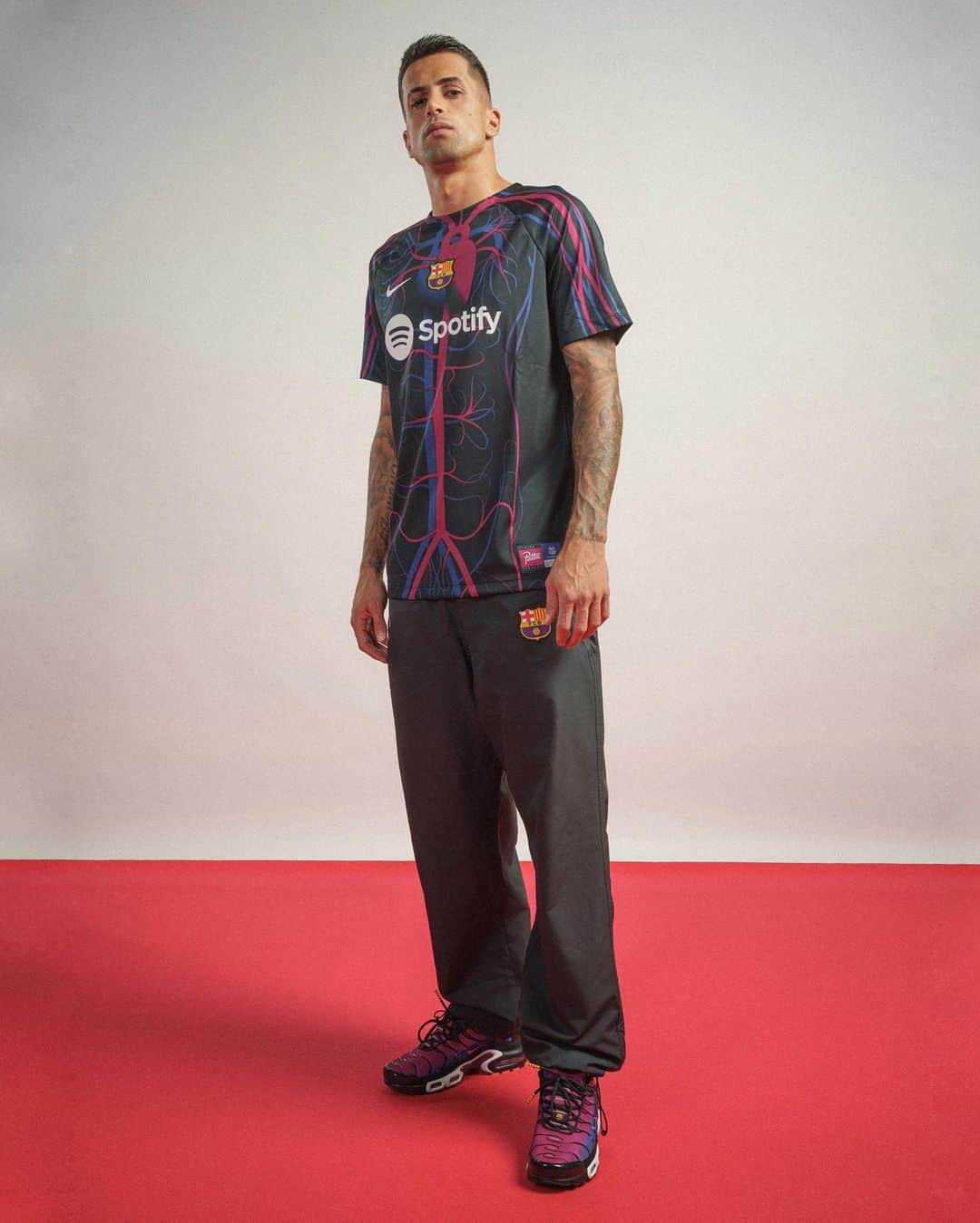 ジョアン・カンセロさんのインスタグラム写真 - (ジョアン・カンセロInstagram)「In love with this collection 🫀😍 @nikefootball @patta_nl @fcbarcelona」10月19日 1時03分 - jpcancelo