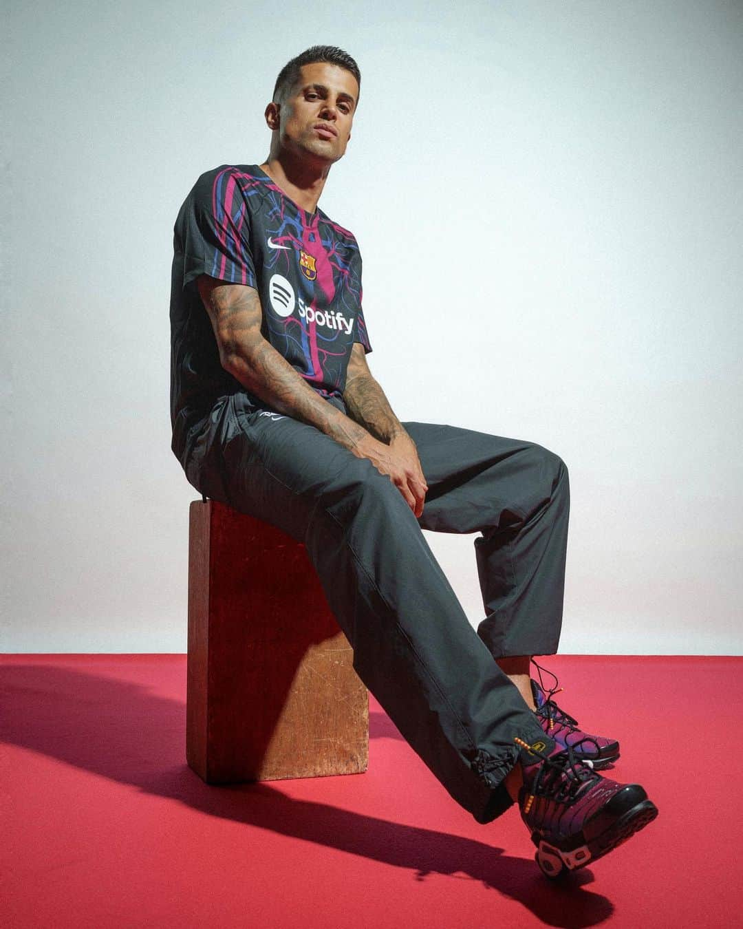 ジョアン・カンセロさんのインスタグラム写真 - (ジョアン・カンセロInstagram)「In love with this collection 🫀😍 @nikefootball @patta_nl @fcbarcelona」10月19日 1時03分 - jpcancelo