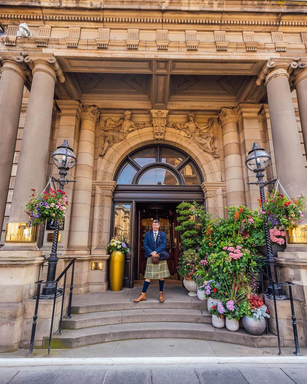 BEAUTIFUL HOTELSさんのインスタグラム写真 - (BEAUTIFUL HOTELSInstagram)「From the regal entrance to the plush bedrooms, and the luxurious bathrooms to the enchanting shared spaces, The Balmoral in Edinburgh is pure magic. 🏴󠁧󠁢󠁳󠁣󠁴󠁿✨ With top-notch service, stunning views of the city, and an exquisite dining experience at Number One restaurant, your stay here is nothing short of extraordinary. 🏰  📽 @cshep 📍 @thebalmoral, Edinburgh, United Kingdom」10月19日 1時04分 - beautifulhotels