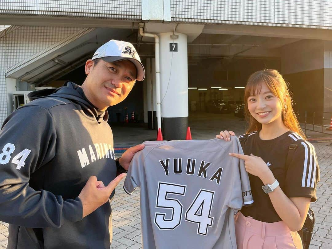 菊池柚花のインスタグラム：「. 今日からプロ野球のCSファイナルステージが開幕⚾️✨  ロッテは京セラドームに乗り込み、挑む初戦！！  実は逆転サヨナラ勝ちをした伝説の第3戦の日、 試合前に少しだけ黒木コーチにお会いすることができました☺️  この時「今日は絶対勝つよ！！」と力強く仰っていたのがとっても印象的で、 延長10回 相手に3点先制される苦しい試合展開に、私は祈ることしかできませんでしたが、 黒木さんのこの言葉を思い出して何か起きそうな予感がしていました。  黒木コーチ、頼もしすぎます！！！  激戦の1stステージを破る “勢い” で、今日からも更に熱い戦いになりそうです🔥」