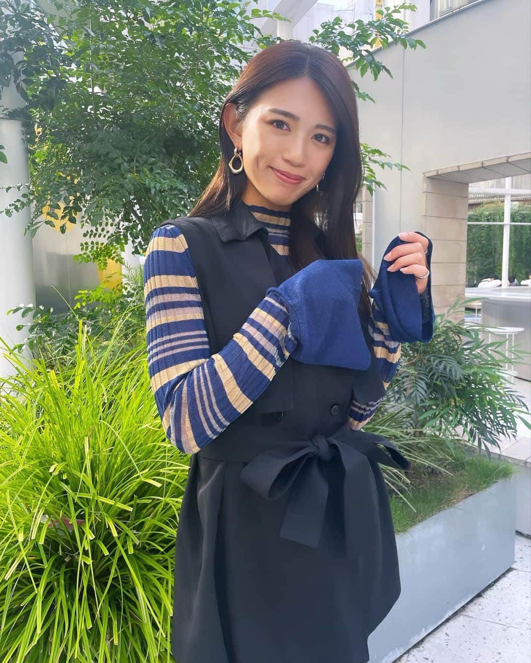坪井ミサトのインスタグラム：「好評だった私服😊 いつもウェアの写真ばっかりだからたまには🤣  絶対1枚は半目あるよね！笑 1枚どころじゃないか！ 中途半端な半目で面白くないし😩  @anna97114  カメラマンありがとうございました🥰  tops　@wrinn_  best @forever21_jp  pierce @lilasmillesime_official   #私服 #久々の私服 #基本ウェア #楽ちんなのよ #fitness #workout #でも私服はテンション上がる #outfit」