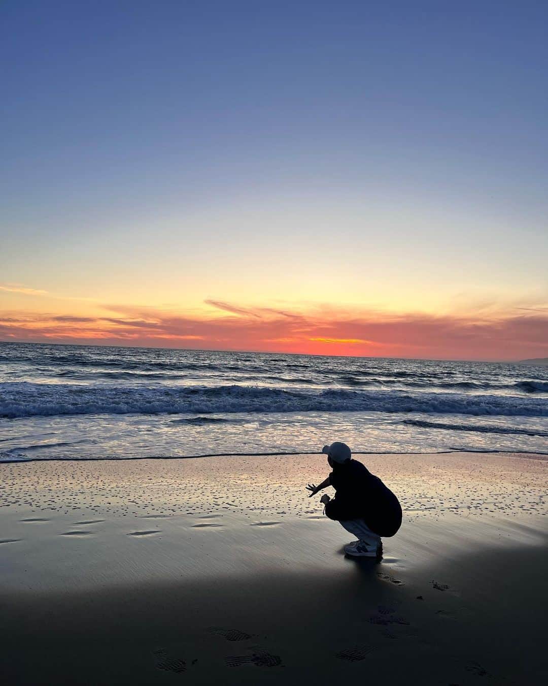 飯窪春菜さんのインスタグラム写真 - (飯窪春菜Instagram)「🌴  LAに来ています🇺🇸 これはVenice beachで見たとても綺麗な夕日！  #la #女子旅」10月18日 16時25分 - harunaiikubo_official