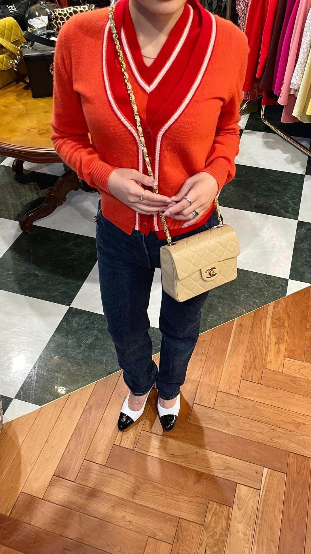 のインスタグラム：「3 different style with #ChanelJeans 🤳  ▼Customer service English/Chinese/Korean/Japanese *Please feel free to contact us! *商品が見つからない場合にはDMにてお問い合わせください   ▼International shipping via our online store. Link in bio.  #tokyovintageshop #오모테산도 #omotesando #aoyama #表參道 #명품빈티지 #빈티지패션 #도쿄빈티지샵  #ヴィンテージファッション #ヴィンテージショップ #chanelvintage #chanel #vintagechanel #chanelclassic #chanellover #빈티지샤넬 #샤넬  #シャネル #샤넬클래식 #chanelclothes」