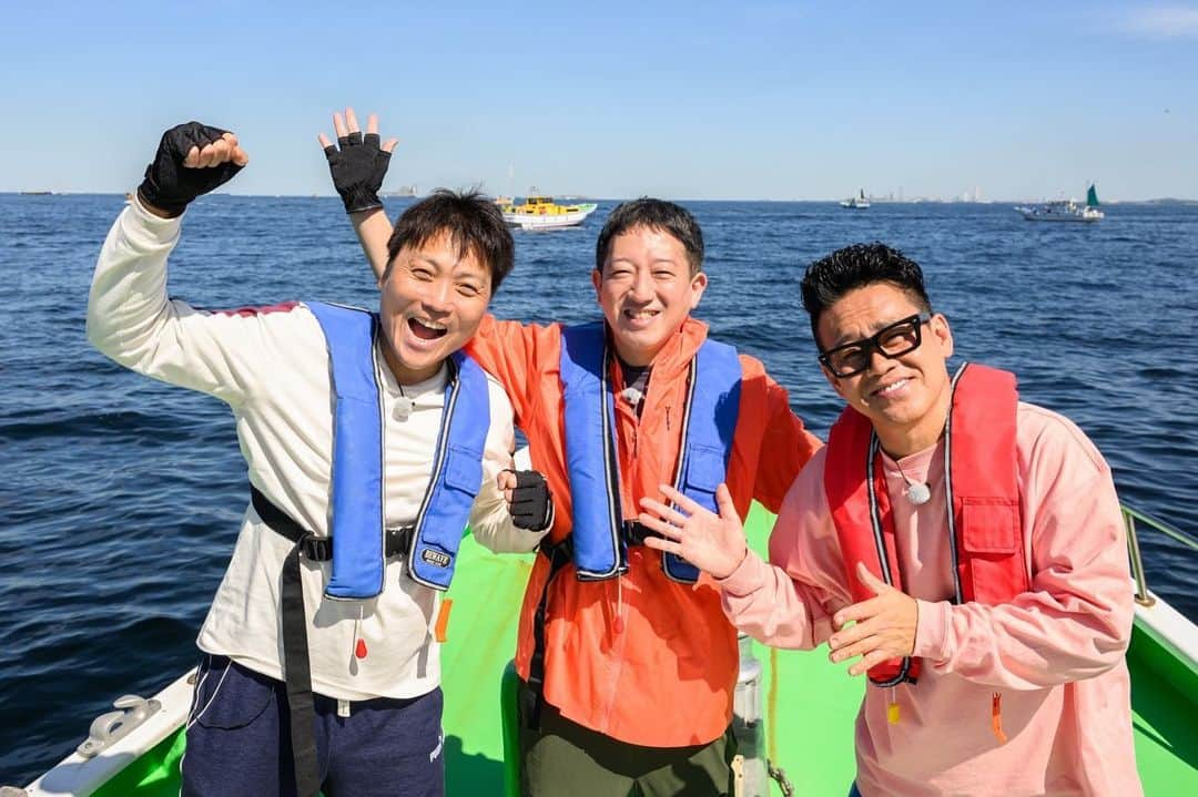 日本テレビ「満天☆青空レストラン」さんのインスタグラム写真 - (日本テレビ「満天☆青空レストラン」Instagram)「⁡ 今週の『満天⭐︎青空レストラン』は 神奈川県横浜市から「タチウオ」をご紹介します！ ⁡ ⁡ ⁡ ゲストのサバンナのお二人と タチウオ釣りに挑戦しています🎣 ⁡ ⁡ ⁡ ⁡ 果たして、「シェンロン」と呼ばれる大物タチウオは 釣れているのか！？ ⁡ ⁡ ⁡ ⁡ ぜひご覧ください🎣🎣🎣 ⁡ ⁡ ⁡ ⁡ ⁡ ⁡ #満天青空レストラン #青空レストラン #青空 #青レス #満天 #宮川大輔 #大ちゃん #うまい　#レシピ #日テレ #日本テレビ #神奈川県 #横浜市 #神奈川県横浜市 #ロケ #タチウオ #サバンナ #サッポロ #サッポロで乾杯」10月18日 16時29分 - aozora_official