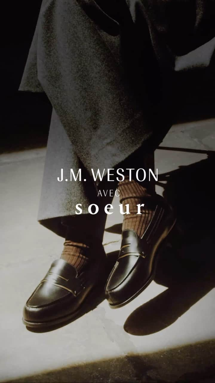 ジェイエムウエストンのインスタグラム：「Soeur et J.M. Weston réinterprètent l’emblématique mocassin 180 de J.M. Weston.  Deux propositions subtiles de couleurs, à découvrir en ligne et en boutique.   Soeur and J.M. Weston reinterpret J.M. Weston’s iconic 180 loafer.  Two subtle colourways, soon available online and in store.   Photography @stephen.kidd  Model and artist @chaflossup  Artistic direction @zoeviardofficiel  Stylist @priscilledorgeval  Set design @baptiste__renault  Hair and make up @sachagiraudeau   #JMWeston #SoeurParis #180loafer」