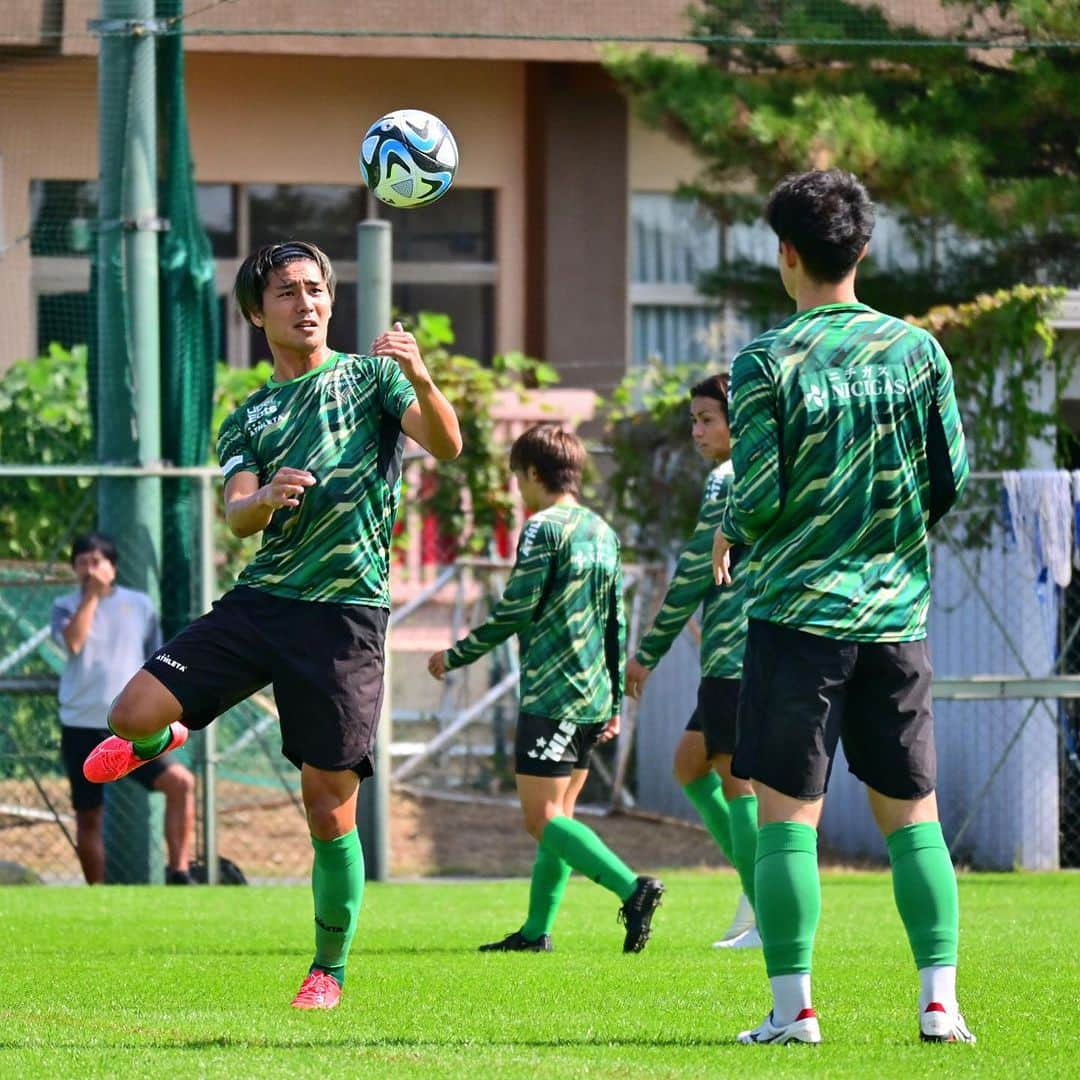 東京ヴェルディさんのインスタグラム写真 - (東京ヴェルディInstagram)「Training Session !!! Let’s get ready !!!  Next Home Match !!! 🗓️10/22（日）14:00 K.O 🆚ジェフユナイテッド千葉 🏟️味の素スタジアム  #tokyo #verdy #tokyoverdy」10月18日 16時43分 - tokyo_verdy