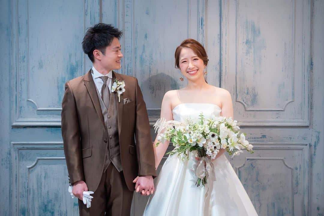SWITCH梅田さんのインスタグラム写真 - (SWITCH梅田Instagram)「館内洋装フォト𓍯 ⁡ ⁡ 撮影のご依頼・ご相談はお気軽にお問い合わせください♡♡ . 10月末までの期間限定プラン登場𓆸 【選べる𝟮着撮影プラン】 組み合わせ自由◎ ウエディングドレス・カラードレス・白無垢・色打掛の中からお好きな衣装2着をセレクト𖤐 ⁡ 期間限定価格¥137,280→¥99,000 データは100カットと満足な内容𓅯 ⁡ フォトレイト→”switch梅田”で検索⚮̈ ⁡ 大阪  @switch.umeda 東京  @switch.tokyo 札幌  @switch.sapporo 鹿児島 @switch.kagoshima ⁡ ⁡ #switch #switch梅田 #switch撮影レポ #フォトウェディング #大阪花嫁 #大阪プレ花嫁 #関西プレ花嫁 #プレ花嫁準備 #結婚式 #結婚式準備 #ウェディング #wedding #前撮り #プレ花嫁 #関西花嫁 #チャペル #卒花嫁 #ロケーション撮影 #大阪前撮り #ウェディング前撮り #関西前撮り #フォト会食 #オシャレ花嫁 #フォトスタジオ #大阪フォトウェディング  #ロケーションフォト #チャペル前撮り #全国のプレ花嫁さんと繋がりたい #2023秋婚 #2023冬婚」10月22日 20時00分 - switch.umeda