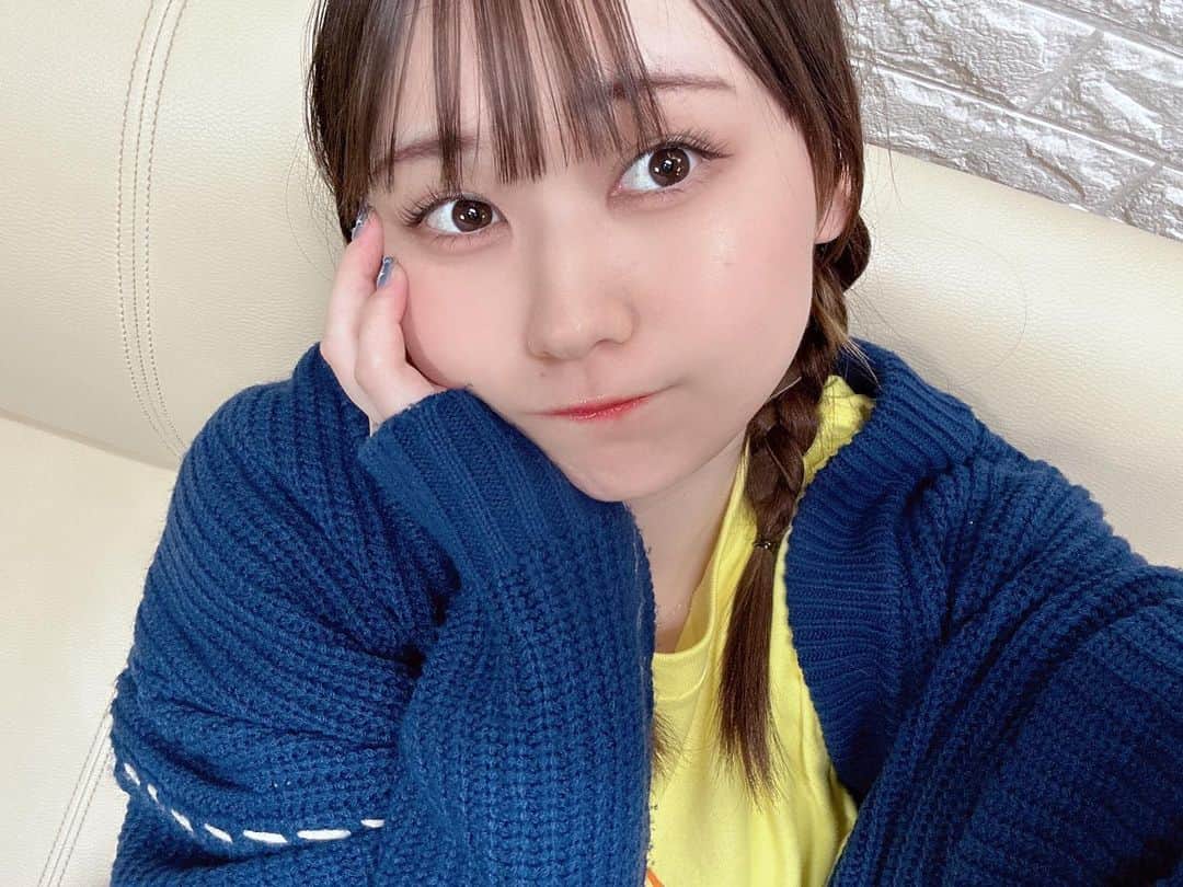 のインスタグラム：「大感謝祭㊗️ ⠀ ⠀ こっちもまた別の盛り上がりがあって楽しかったな〜 久しぶりにシンプルな三つ編みしてみたよ🌼 ⠀ ⠀ 来月も再来月も来年も シーサイドさんイベントに出演させていただくので ぜひそちらもチェックしてみてね〜〜🙇🏻‍♀️🙇🏻‍♀️」