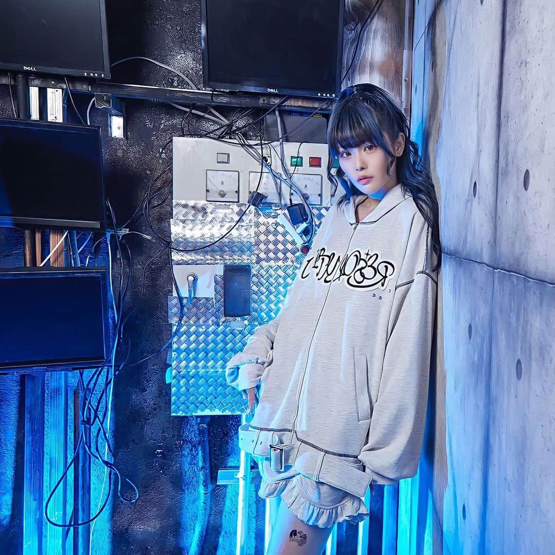 さきちゃんさんのインスタグラム写真 - (さきちゃんInstagram)「🖤Bemqin Setup🤍 ㅤㅤㅤㅤㅤㅤㅤㅤㅤㅤㅤㅤㅤ スカートの形やシルエットが本当に最高！！ ショート丈のトップスと合わせたら絶対かわいい🥹 お手持ちのアイテムと合わせやすいので いろんな着回しができるとおもいます( ֊ ̫ ֊ )💭 ㅤㅤㅤㅤㅤㅤㅤㅤㅤㅤㅤㅤㅤ #bemqin #ankrouge #アンクルージュ #セットアップ #パーカーコーデ」10月18日 16時46分 - ankrouge____saki
